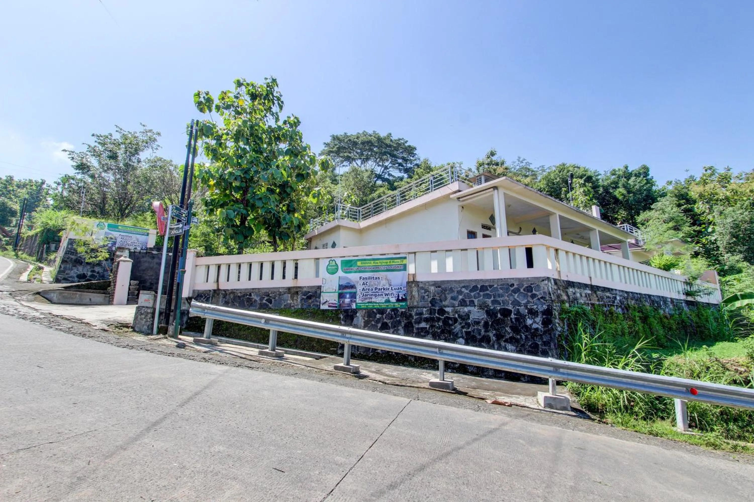 Facade/entrance in OYO 93600 Barong Ijo Homestay Syariah