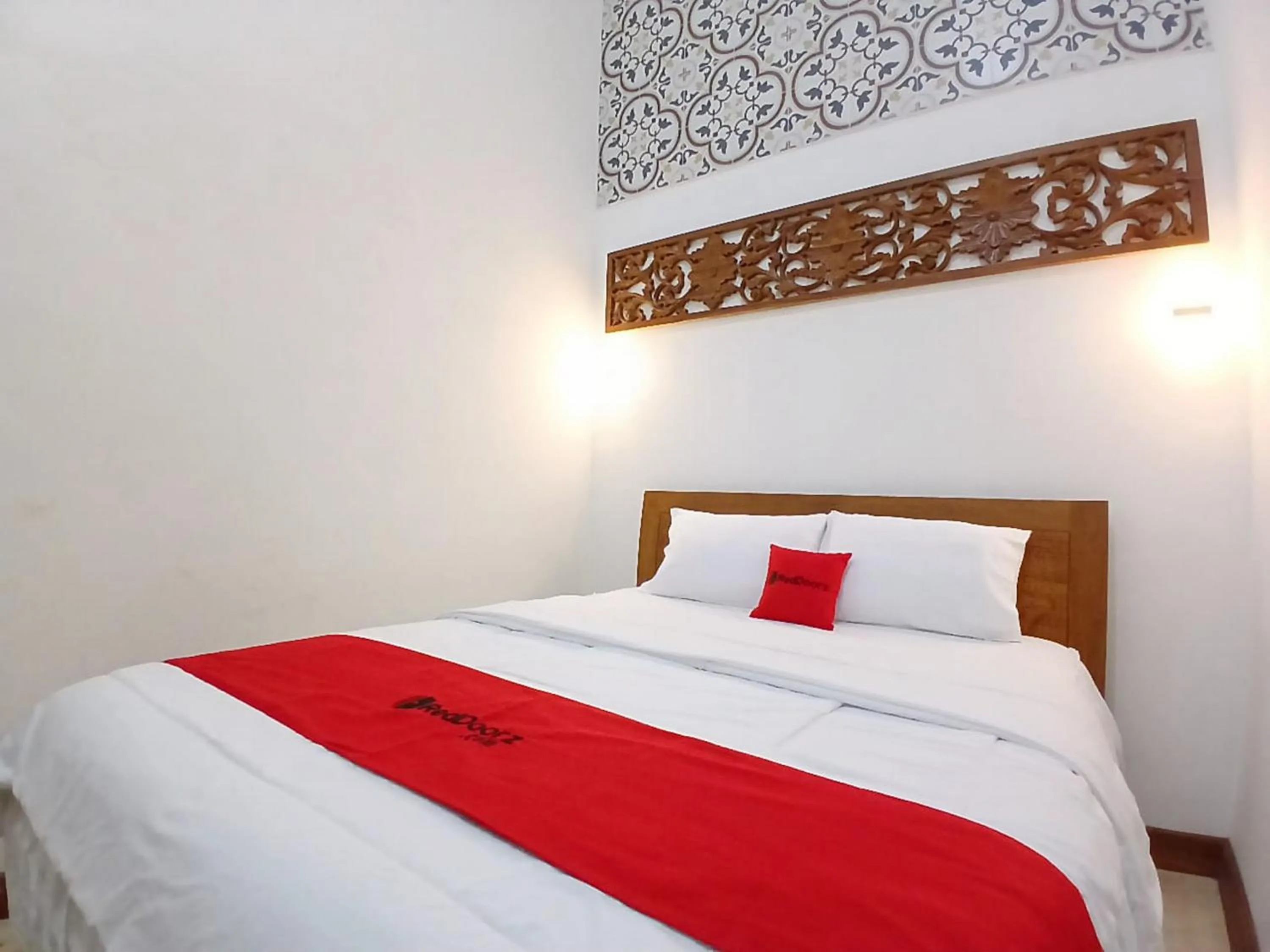 Bedroom, Bed in RedDoorz at Ndalem Eyyang Syariah Stasiun Klaten