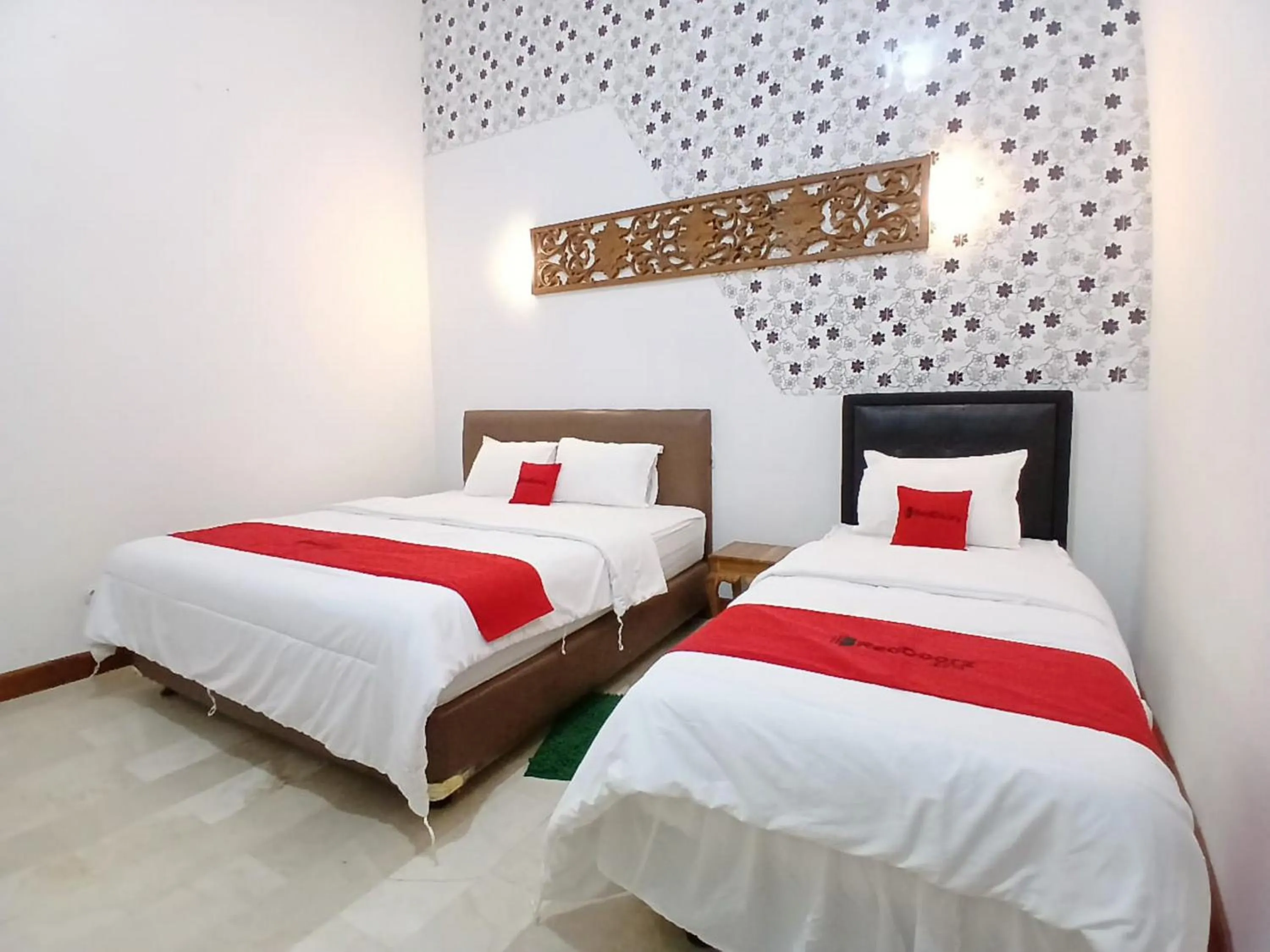 Bedroom, Bed in RedDoorz at Ndalem Eyyang Syariah Stasiun Klaten