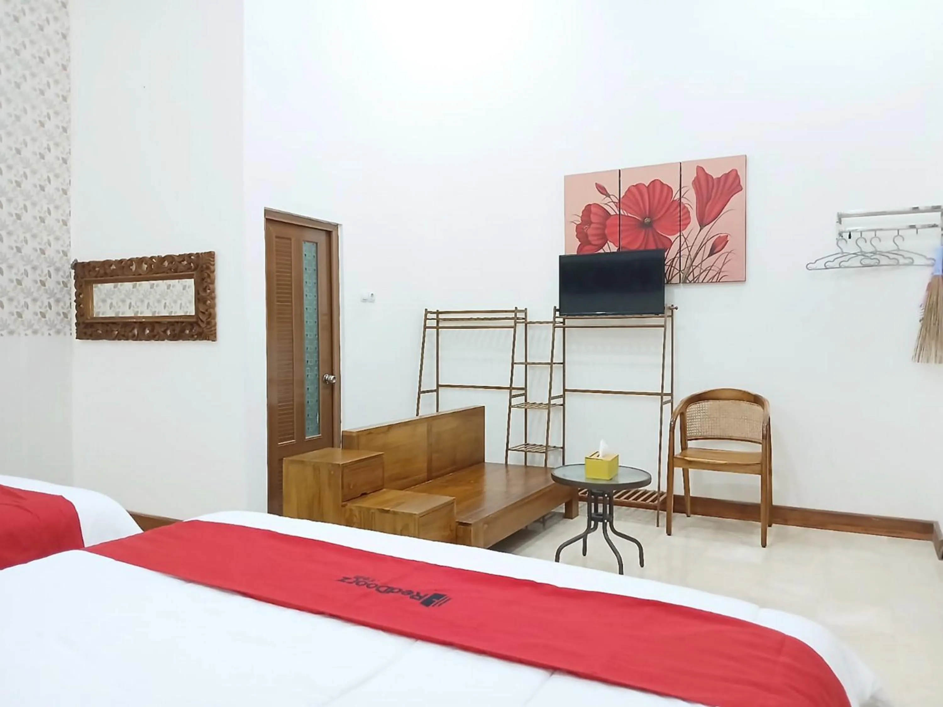 Bedroom, Bed in RedDoorz at Ndalem Eyyang Syariah Stasiun Klaten