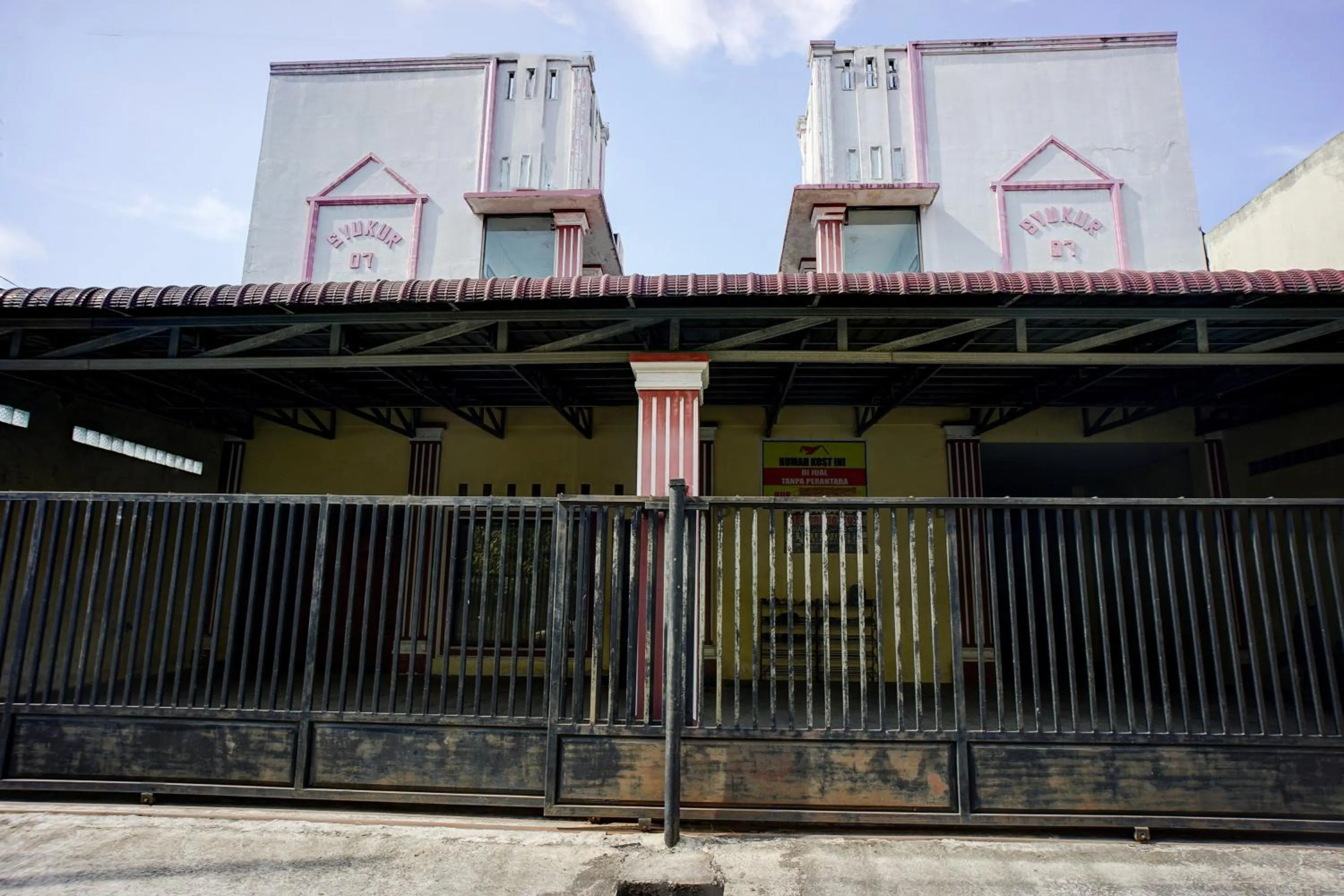 Facade/entrance in Hotel O Syukur 07 Syariah