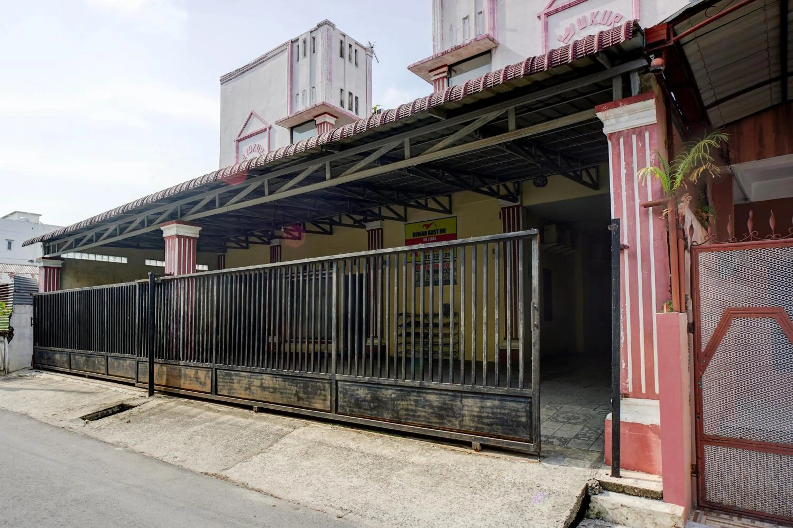 Facade/entrance in Hotel O Syukur 07 Syariah