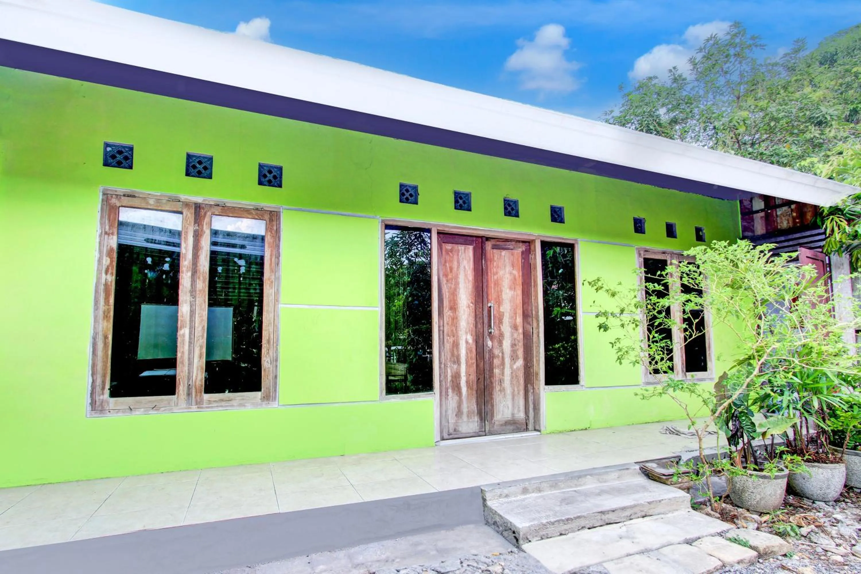 Facade/entrance in Hotel O Juan Kostel 3