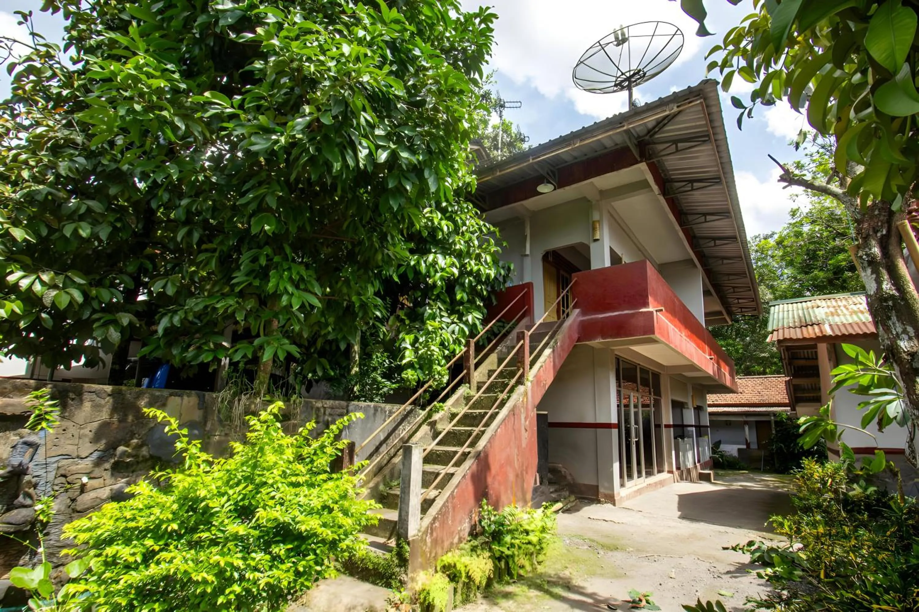 Facade/entrance in Hotel O Lanang