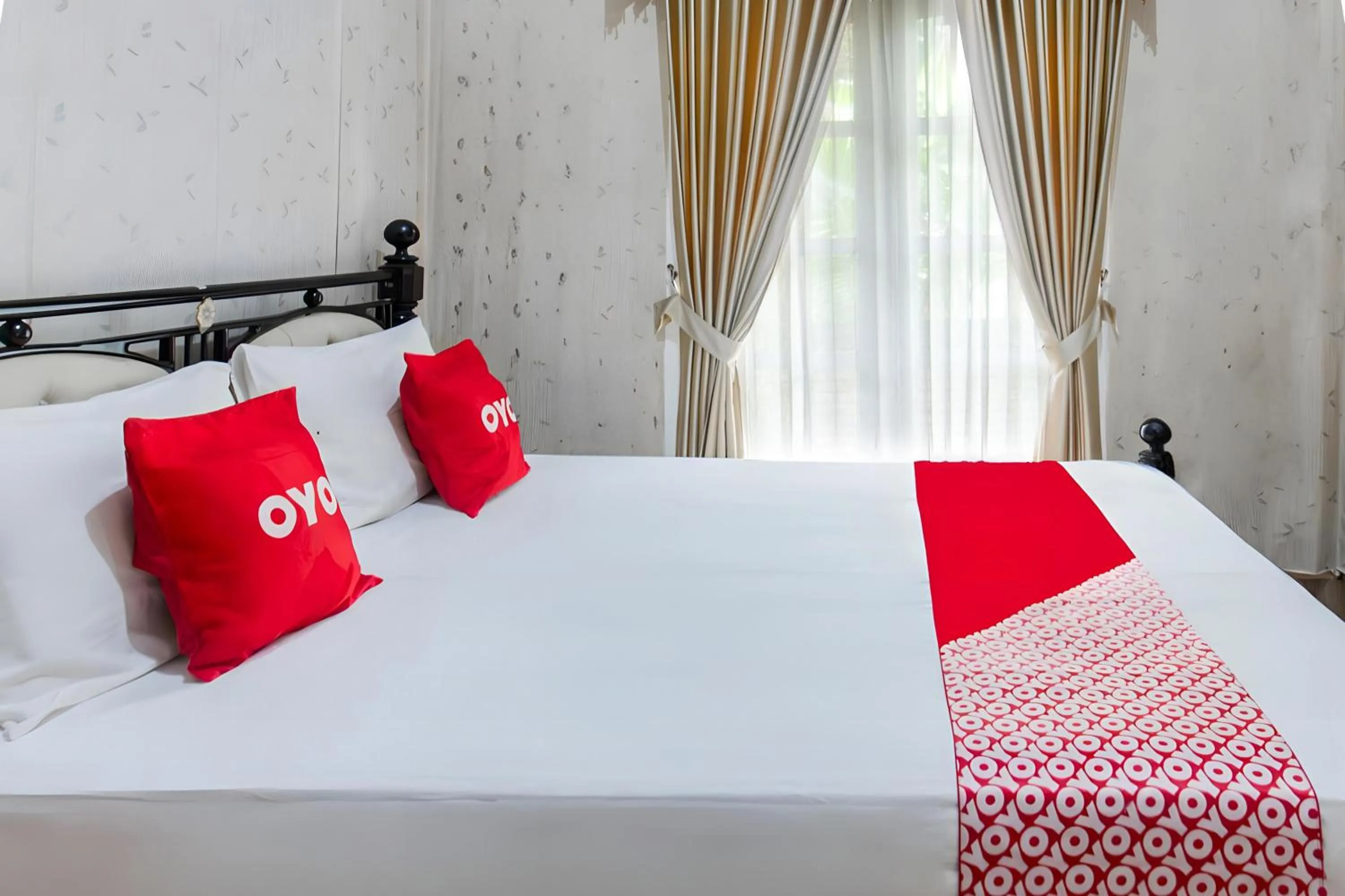 Bedroom, Bed in Hotel O Homestay Bonjeruk Near Restoran Pawon 21 Bonjeruk