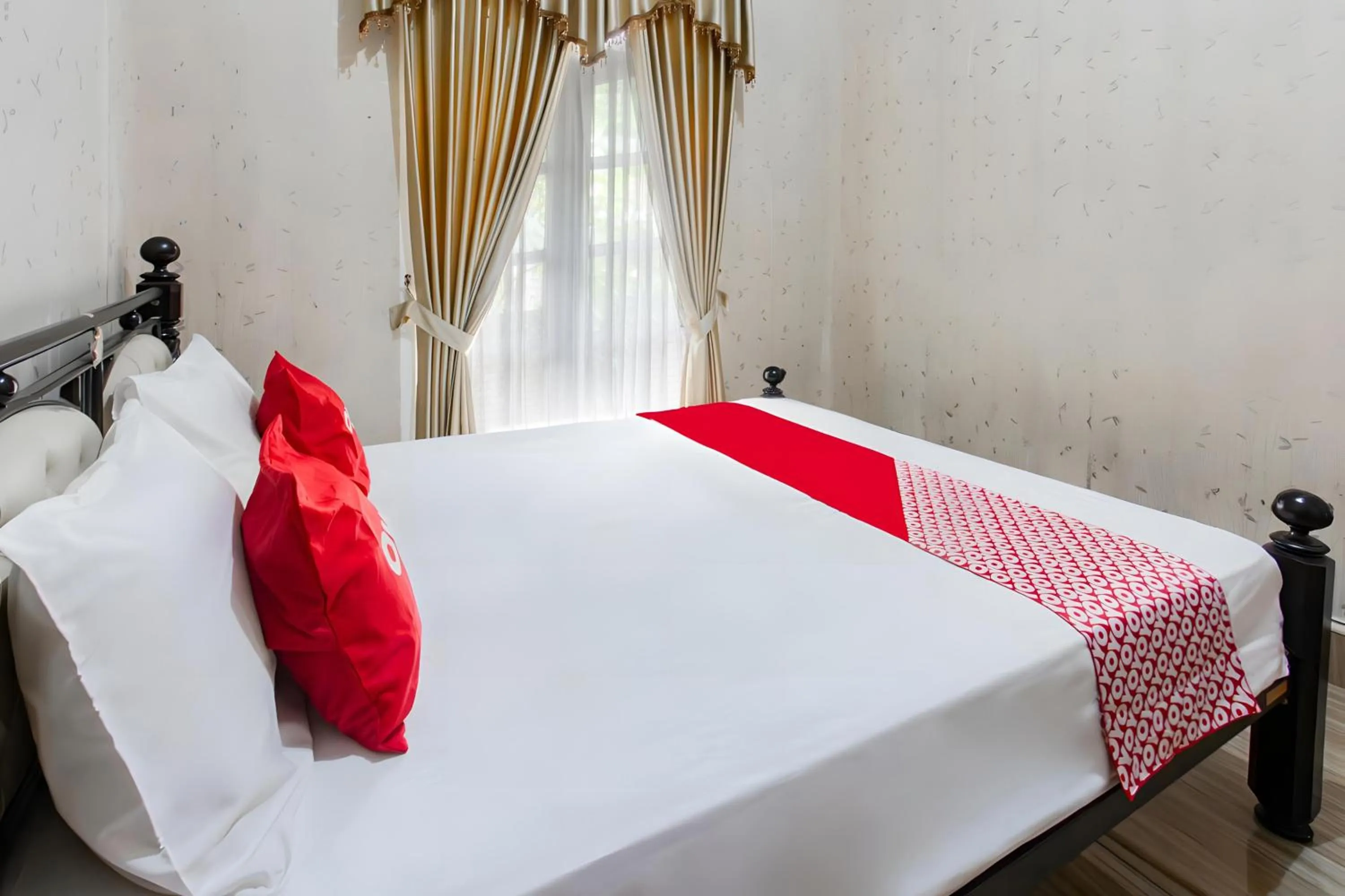 Bedroom, Bed in Hotel O Homestay Bonjeruk Near Restoran Pawon 21 Bonjeruk