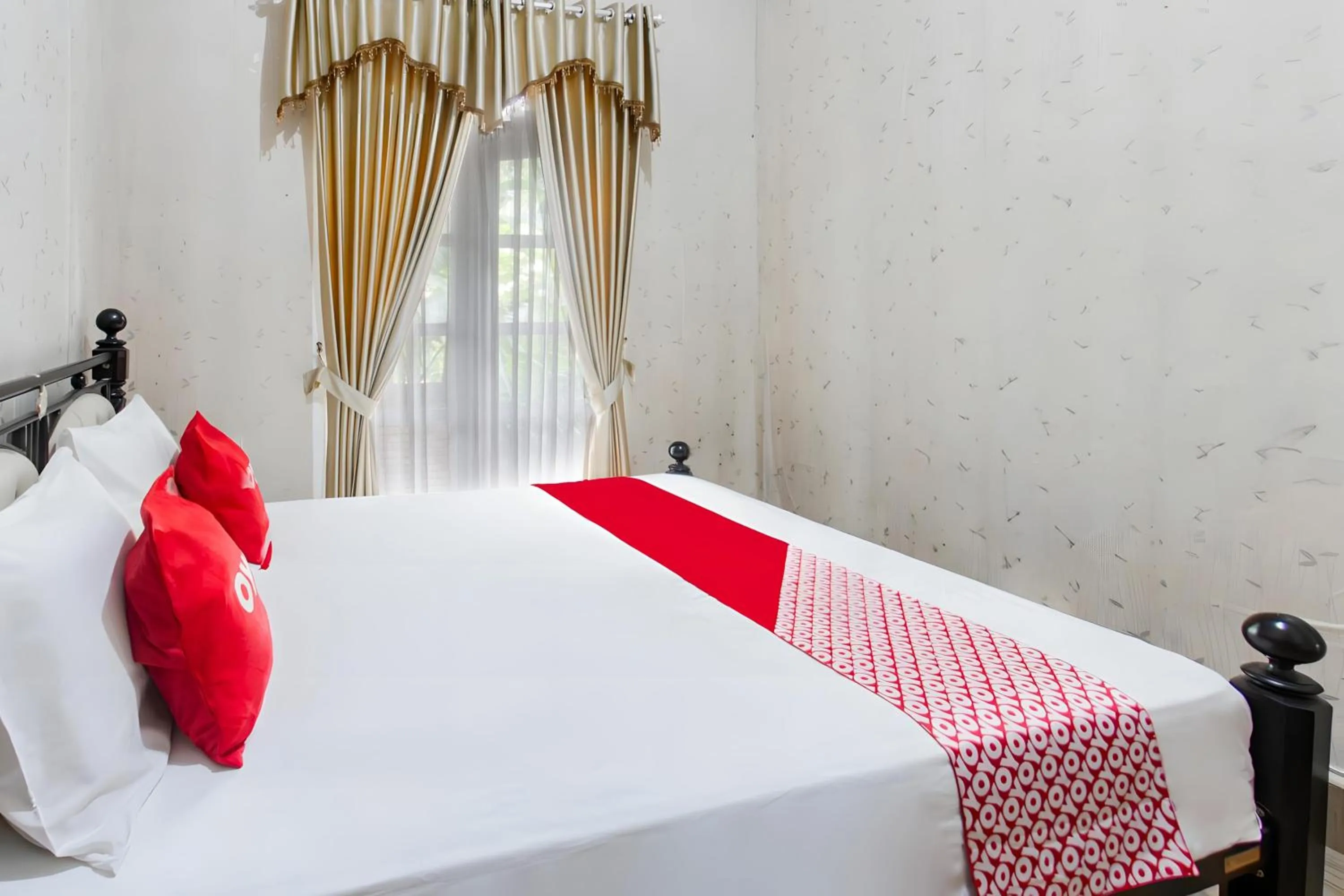 Bedroom, Bed in Hotel O Homestay Bonjeruk Near Restoran Pawon 21 Bonjeruk