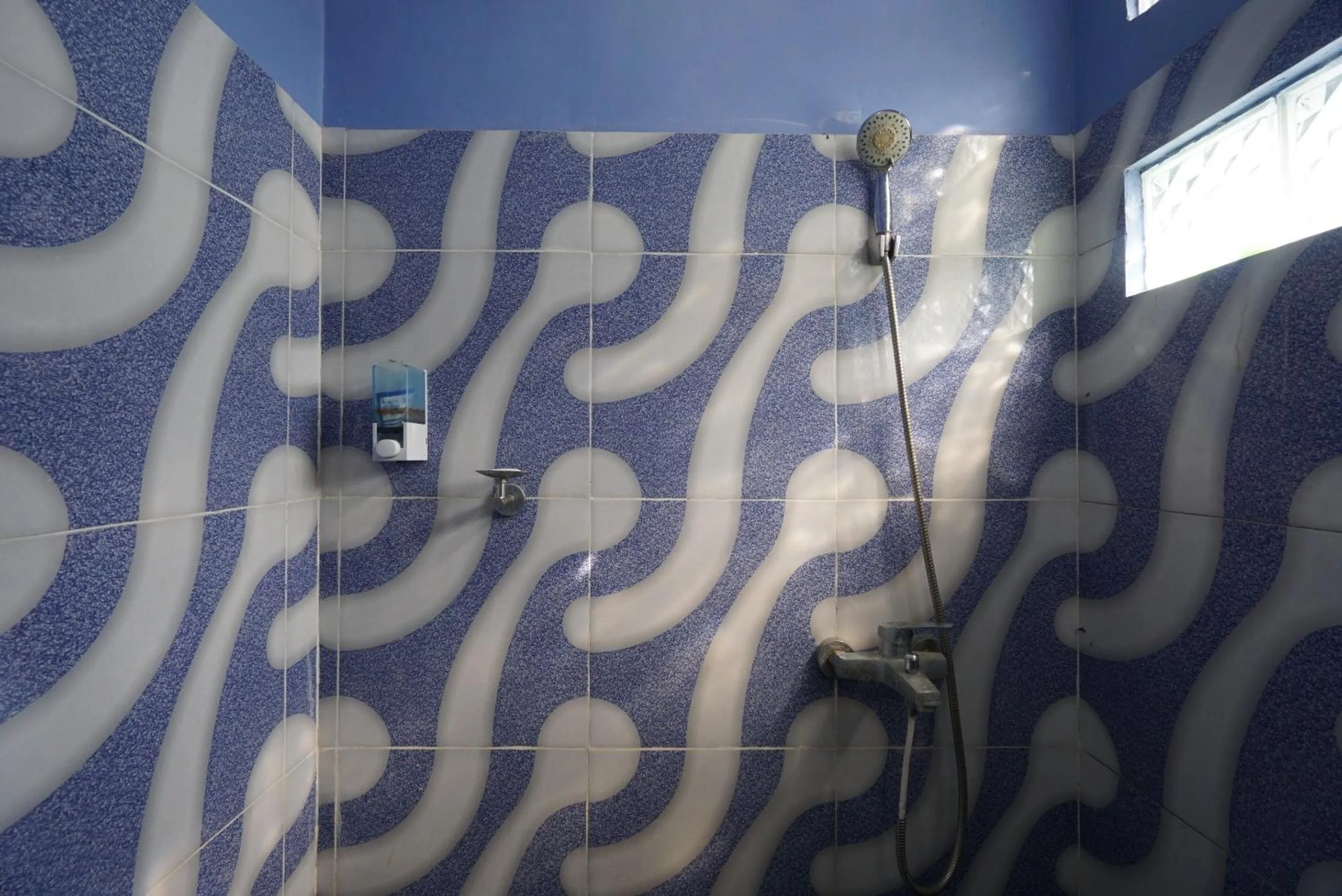 Bathroom in SPOT ON 93620 Anisa Homestay Syariah Near Pantai Gemah Tulungaggung