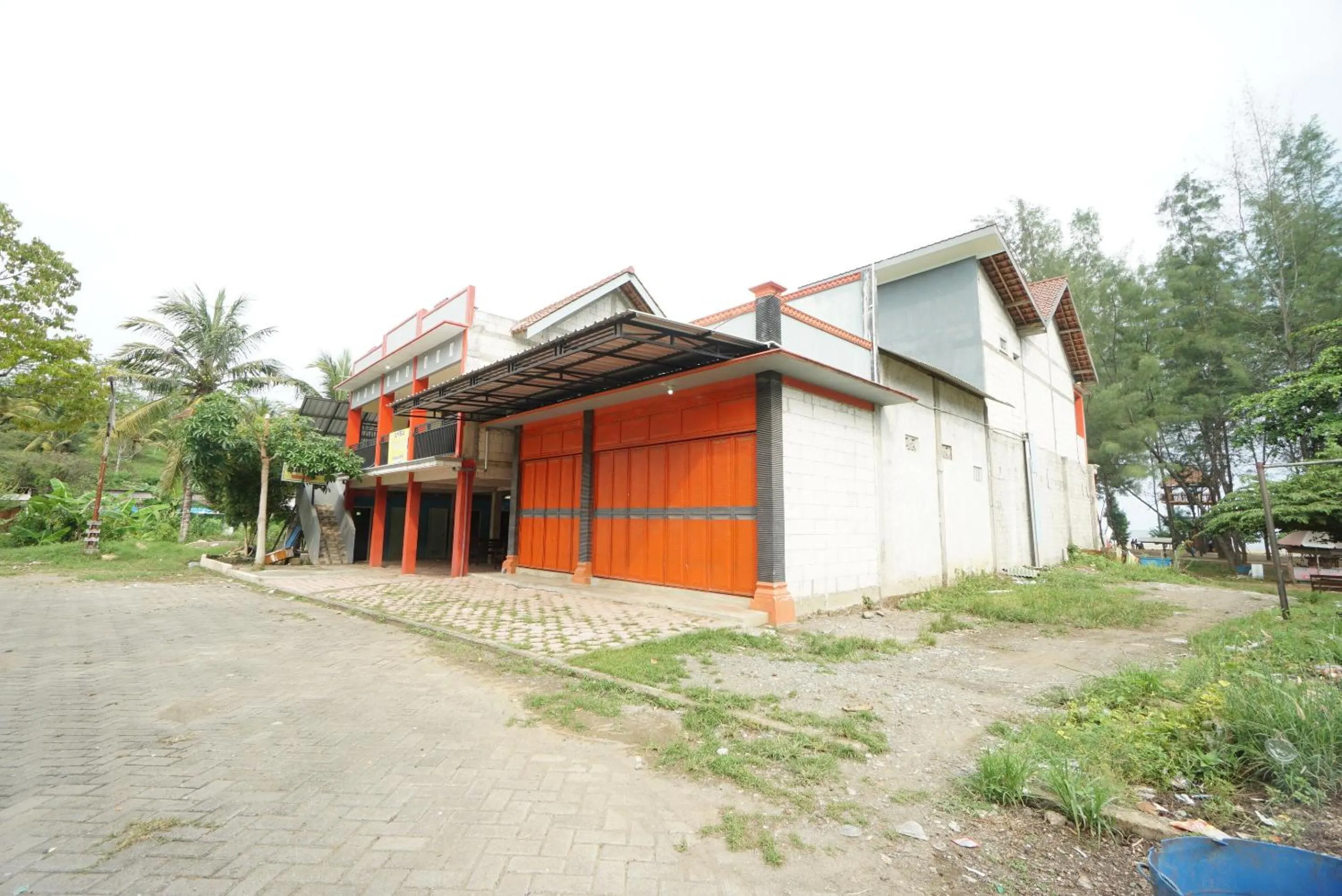 Facade/entrance in SPOT ON 93620 Anisa Homestay Syariah Near Pantai Gemah Tulungaggung