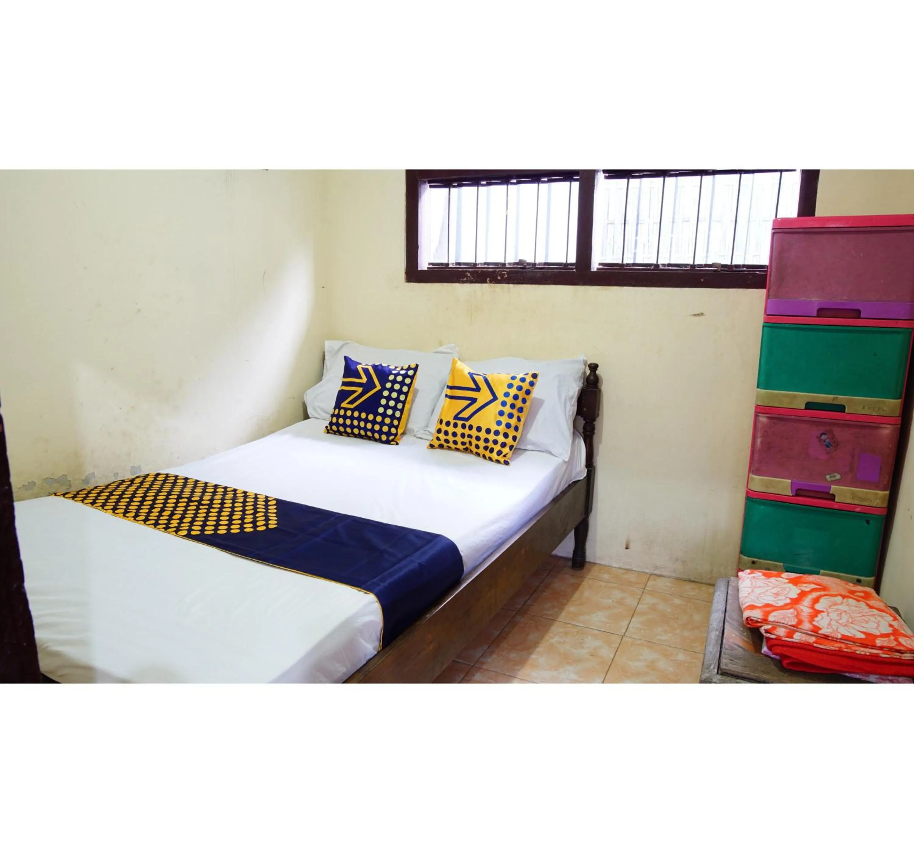 Bedroom, Bed in Hotel O Kost Bu Tutik Syariah