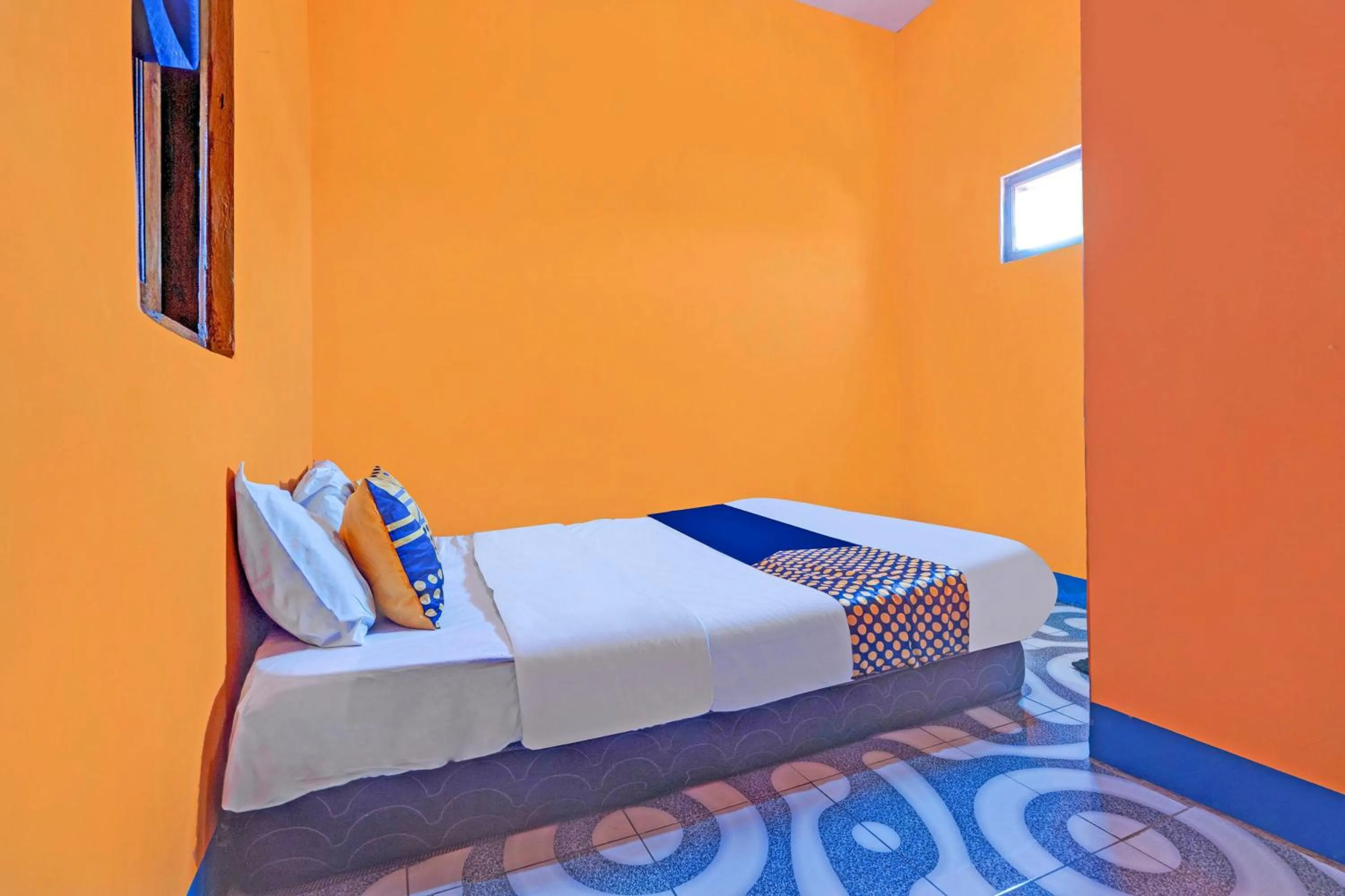 Bedroom, Bed in Hotel O Wisma Dua Putra Syariah