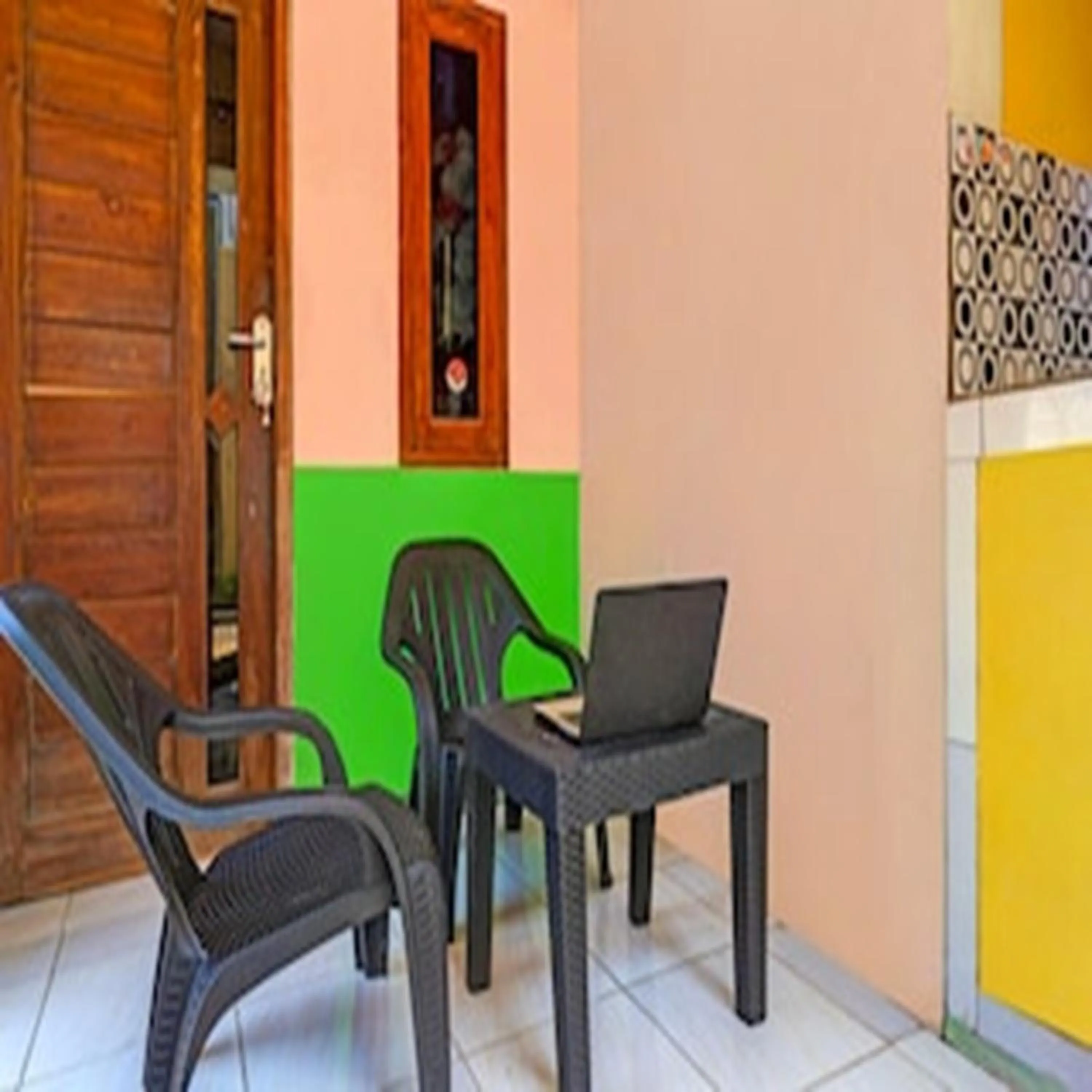 Seating area in Hotel O Wisma Dua Putra Syariah