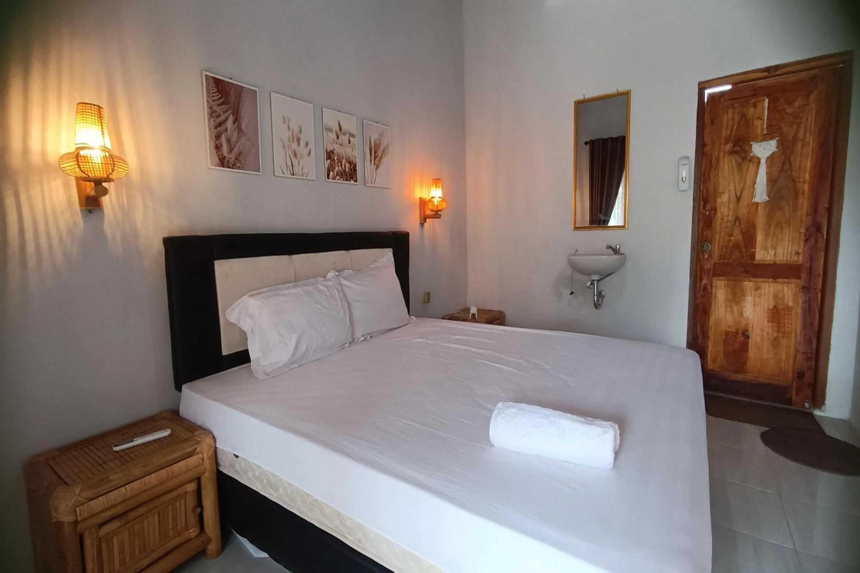 Bedroom in OYO 93626 Hi Homestay & Group