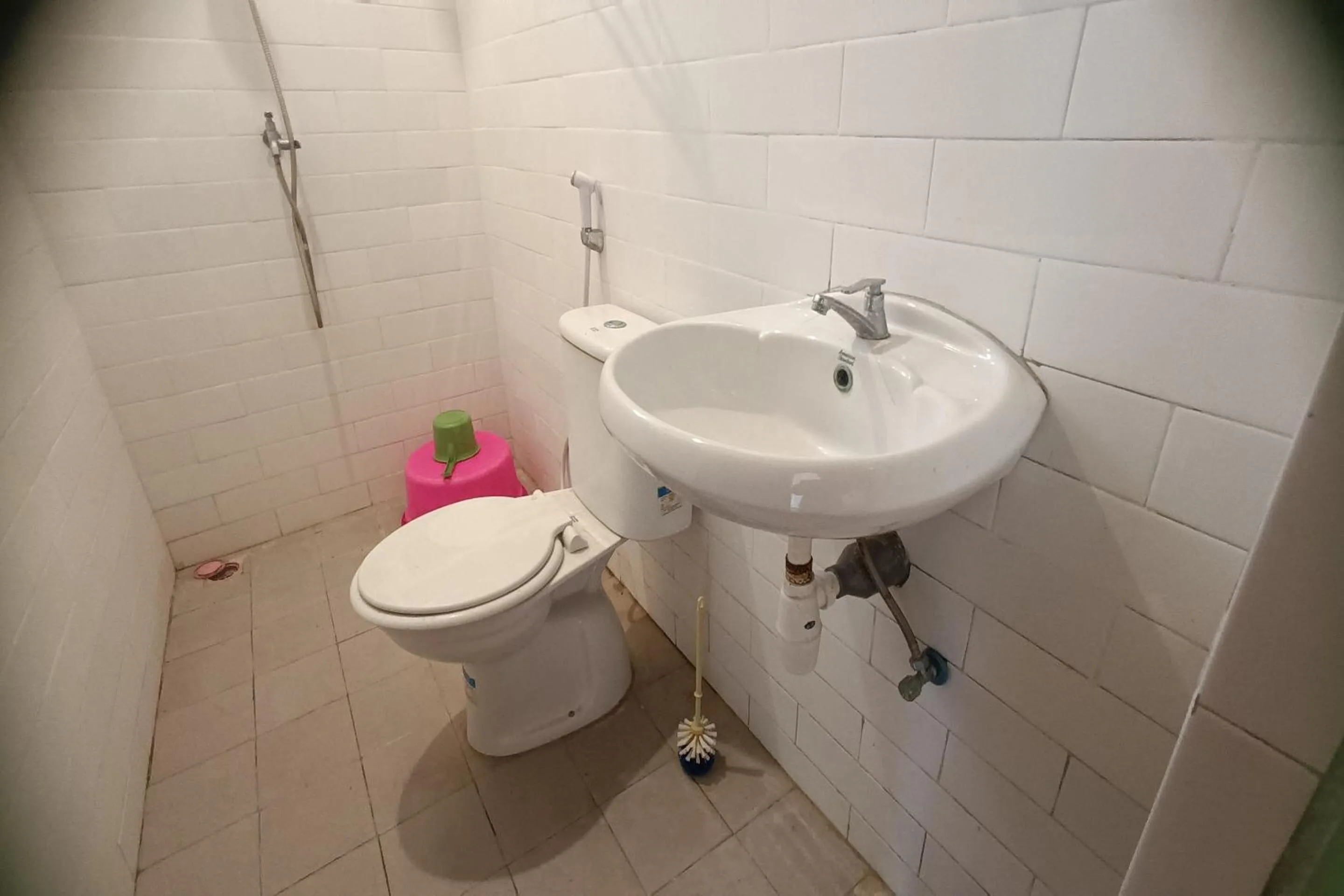 Bathroom in OYO 93626 Hi Homestay & Group