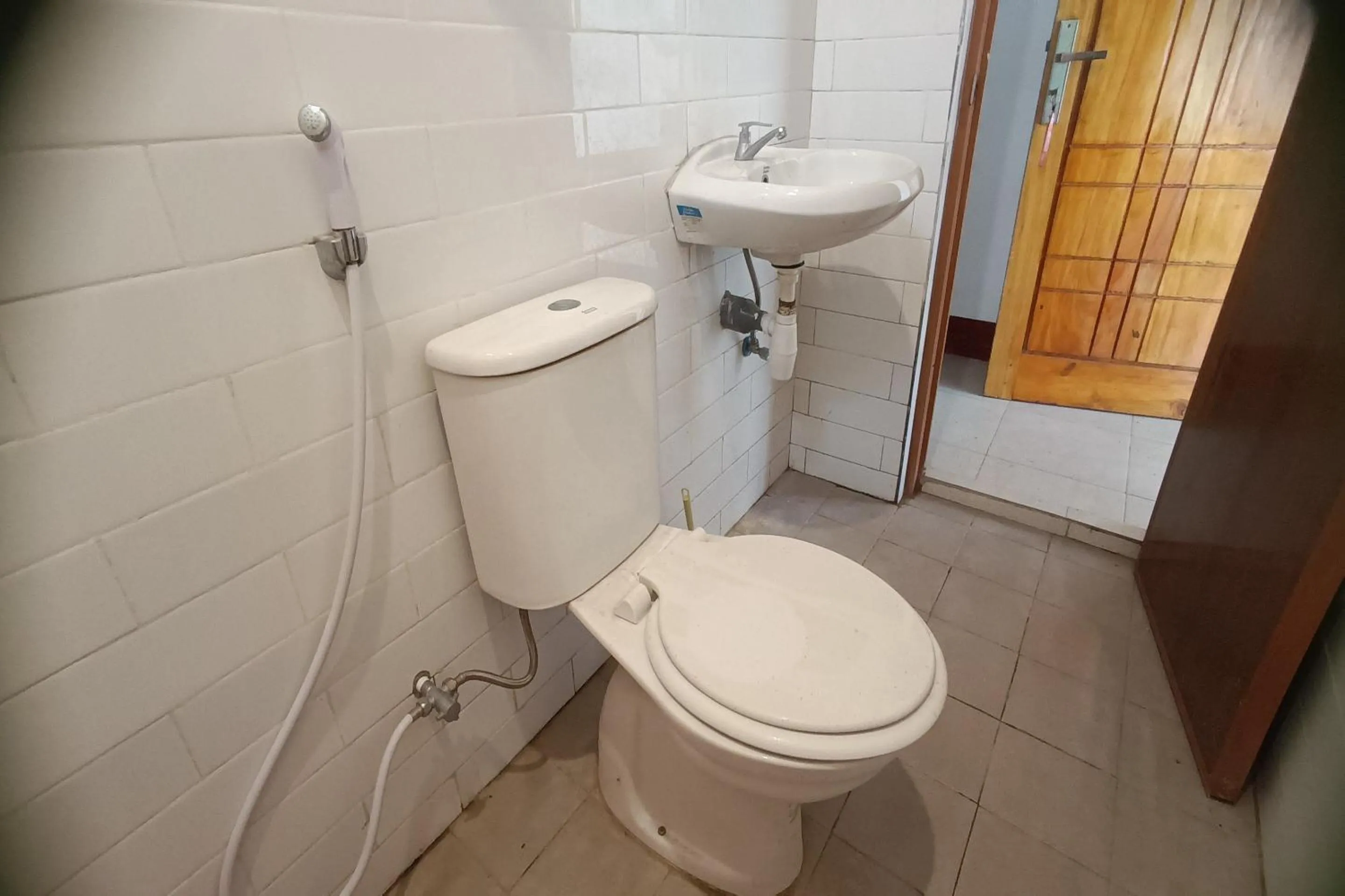 Bathroom in OYO 93626 Hi Homestay & Group