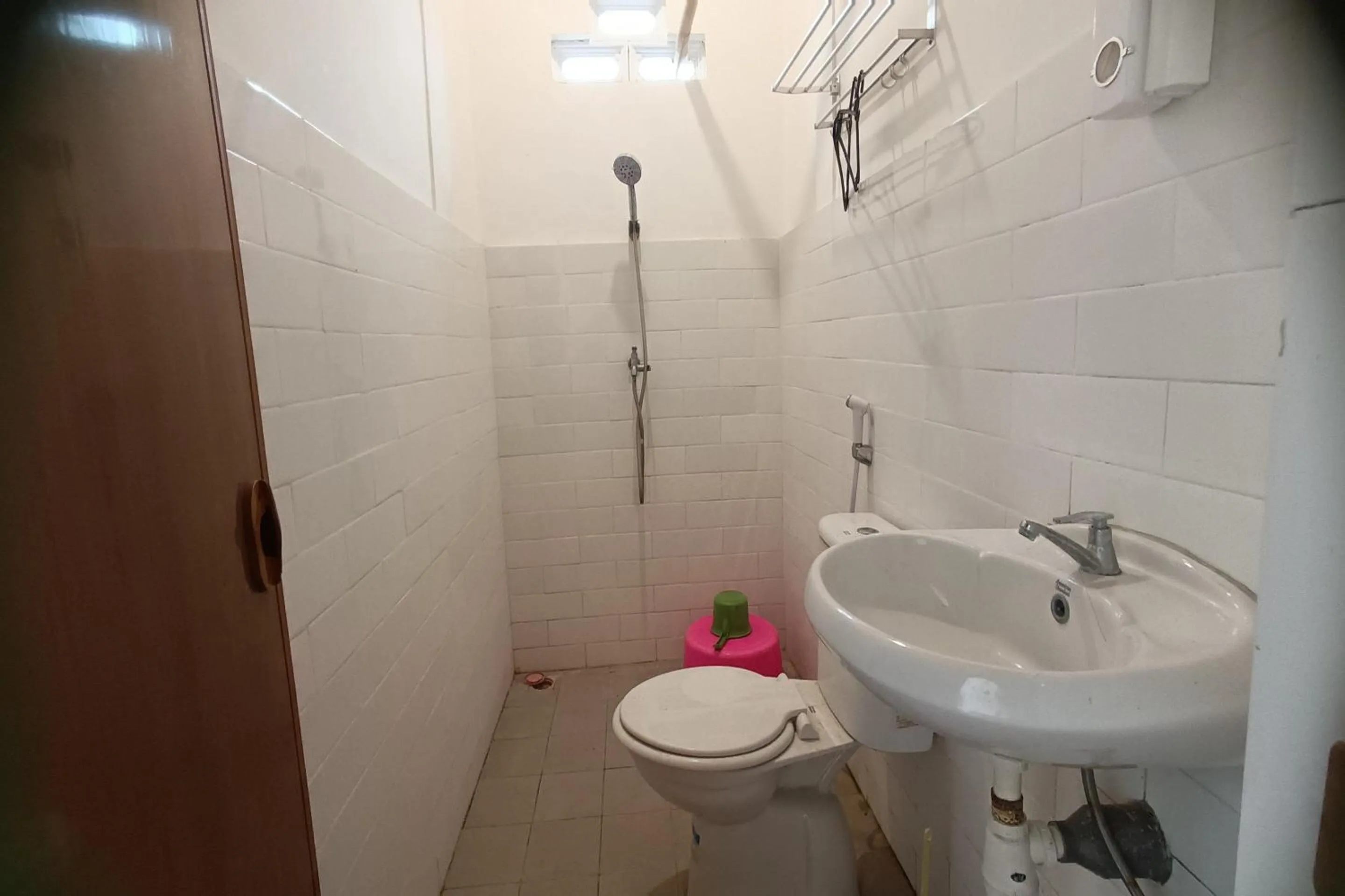 Bathroom in OYO 93626 Hi Homestay & Group