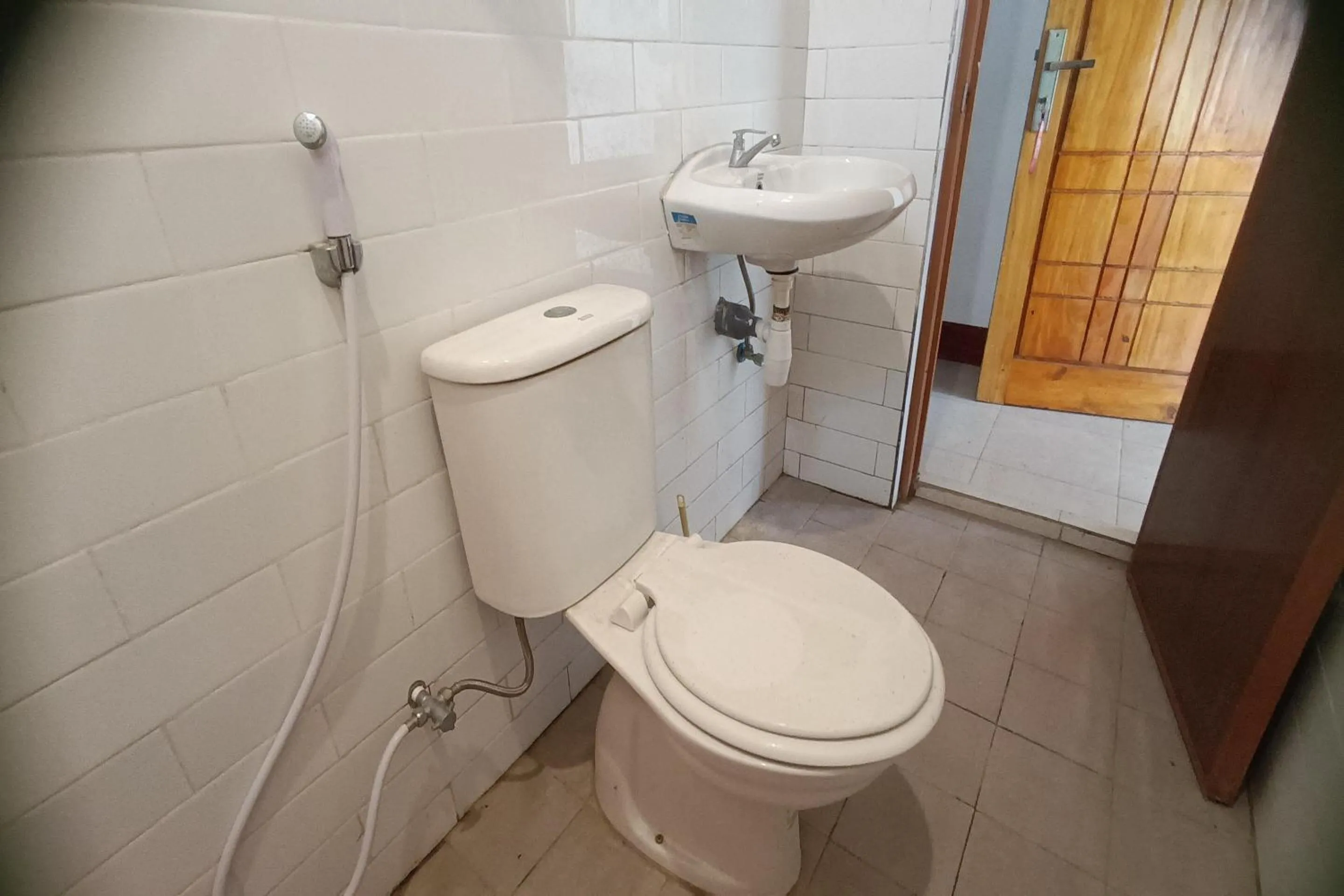 Bathroom in OYO 93626 Hi Homestay & Group