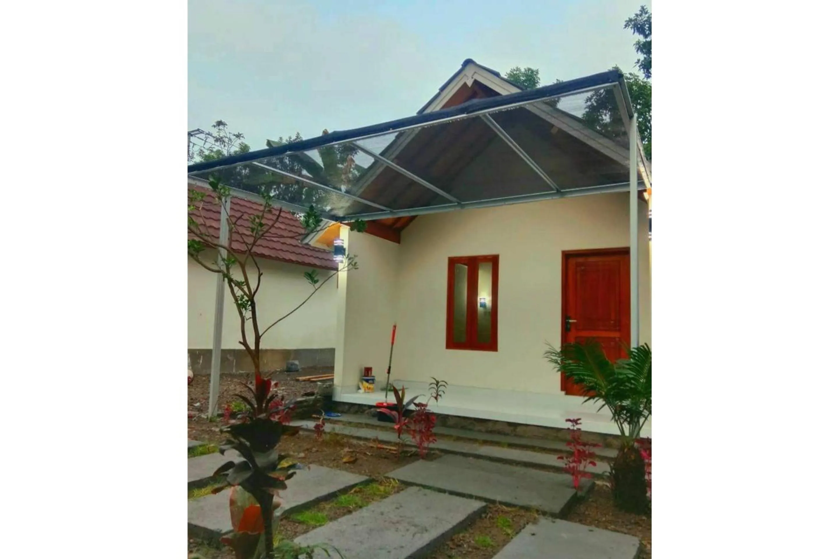 Facade/entrance in Hotel O Avocado Homestay