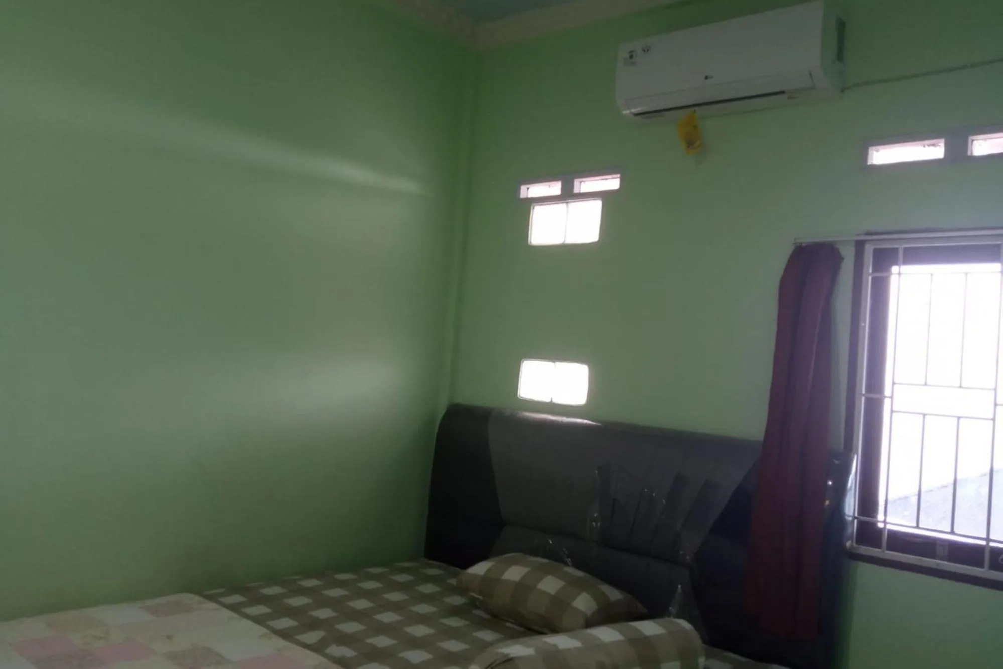 Photo of the whole room, Bed in Hotel O Rumah Singgah Cemara Syariah