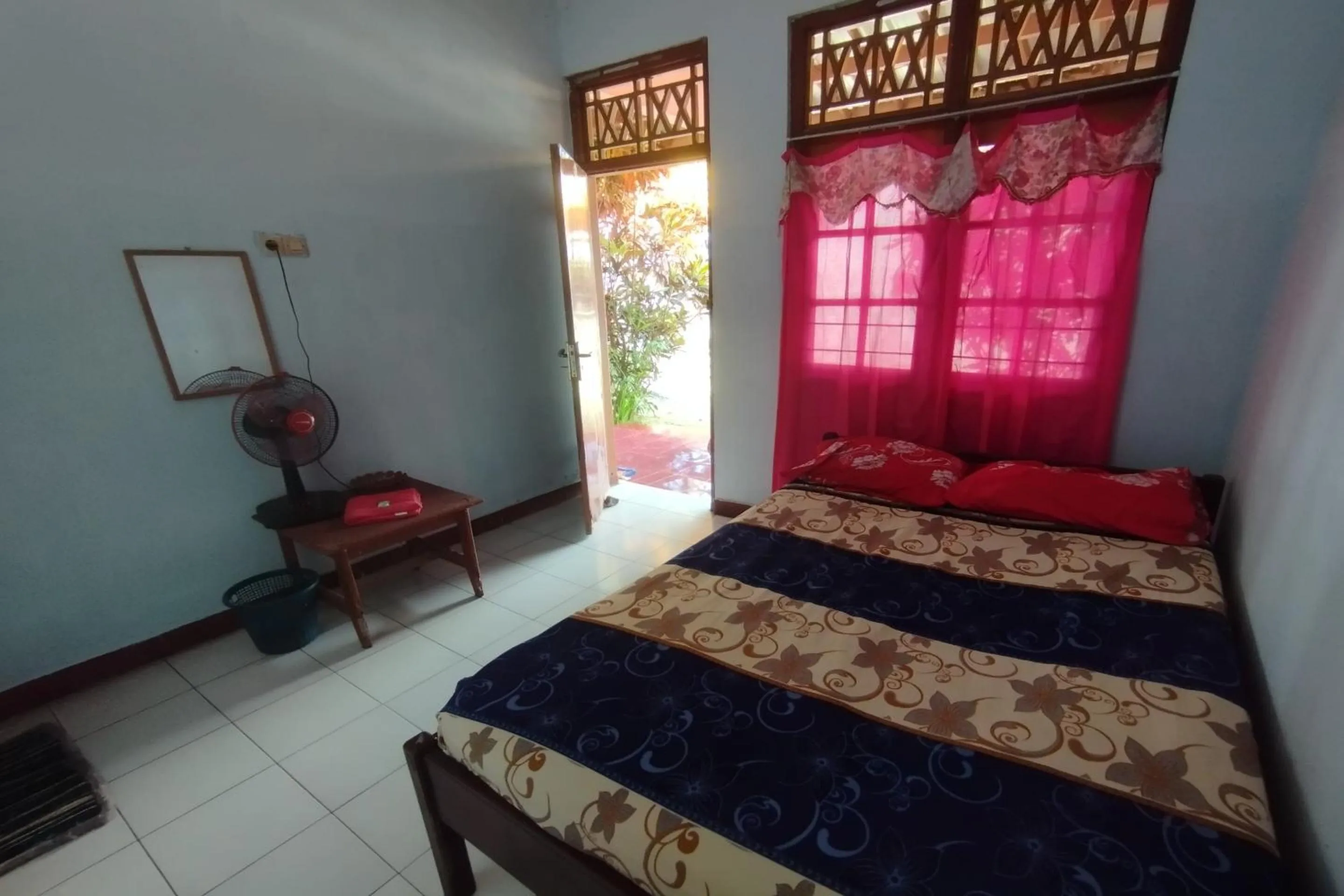 Bedroom, Bed in Hotel O Dannis Homestay Near Musholla Al Istiqomah Terawangan