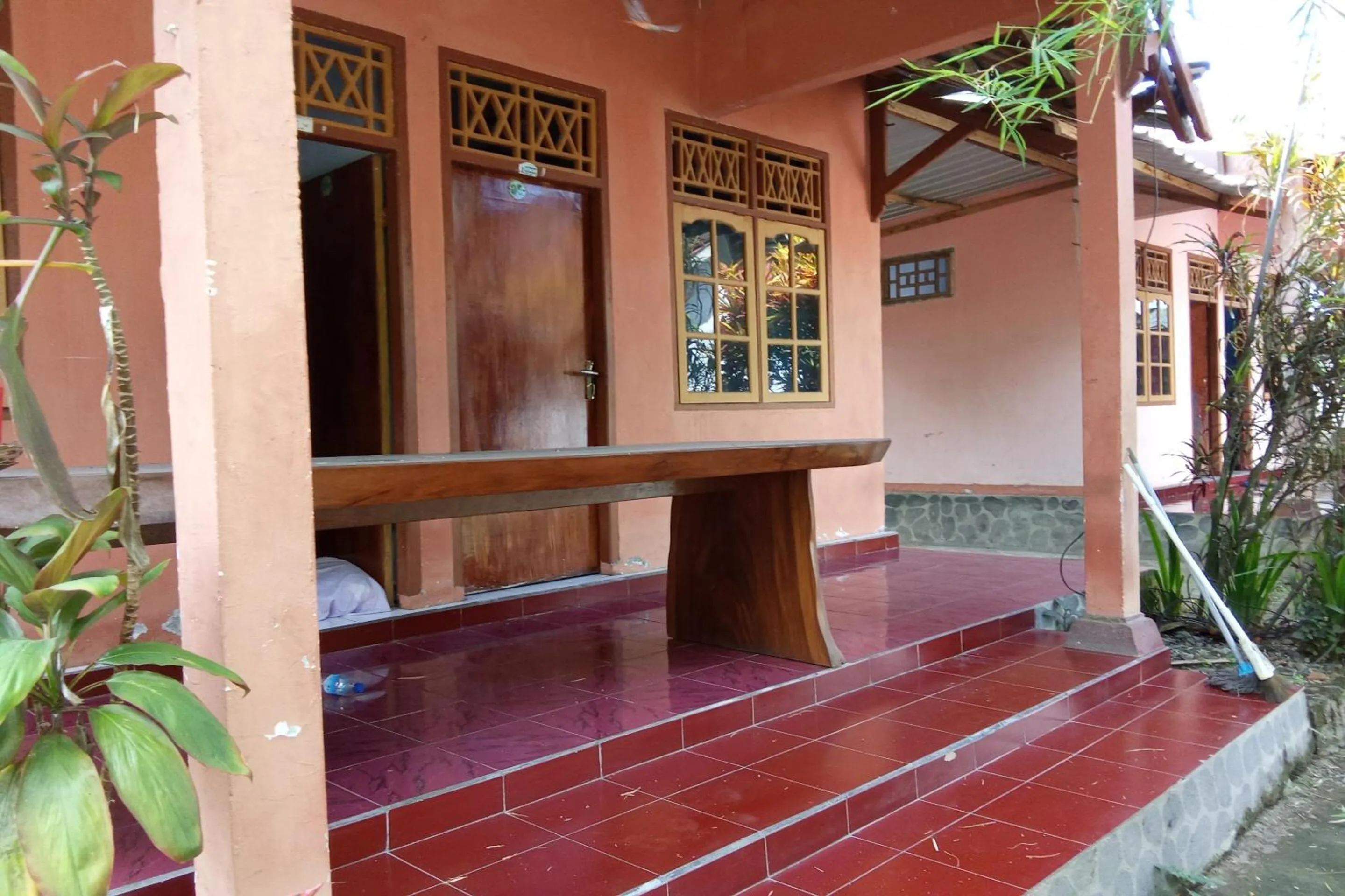 Lobby or reception in Hotel O Dannis Homestay Near Musholla Al Istiqomah Terawangan