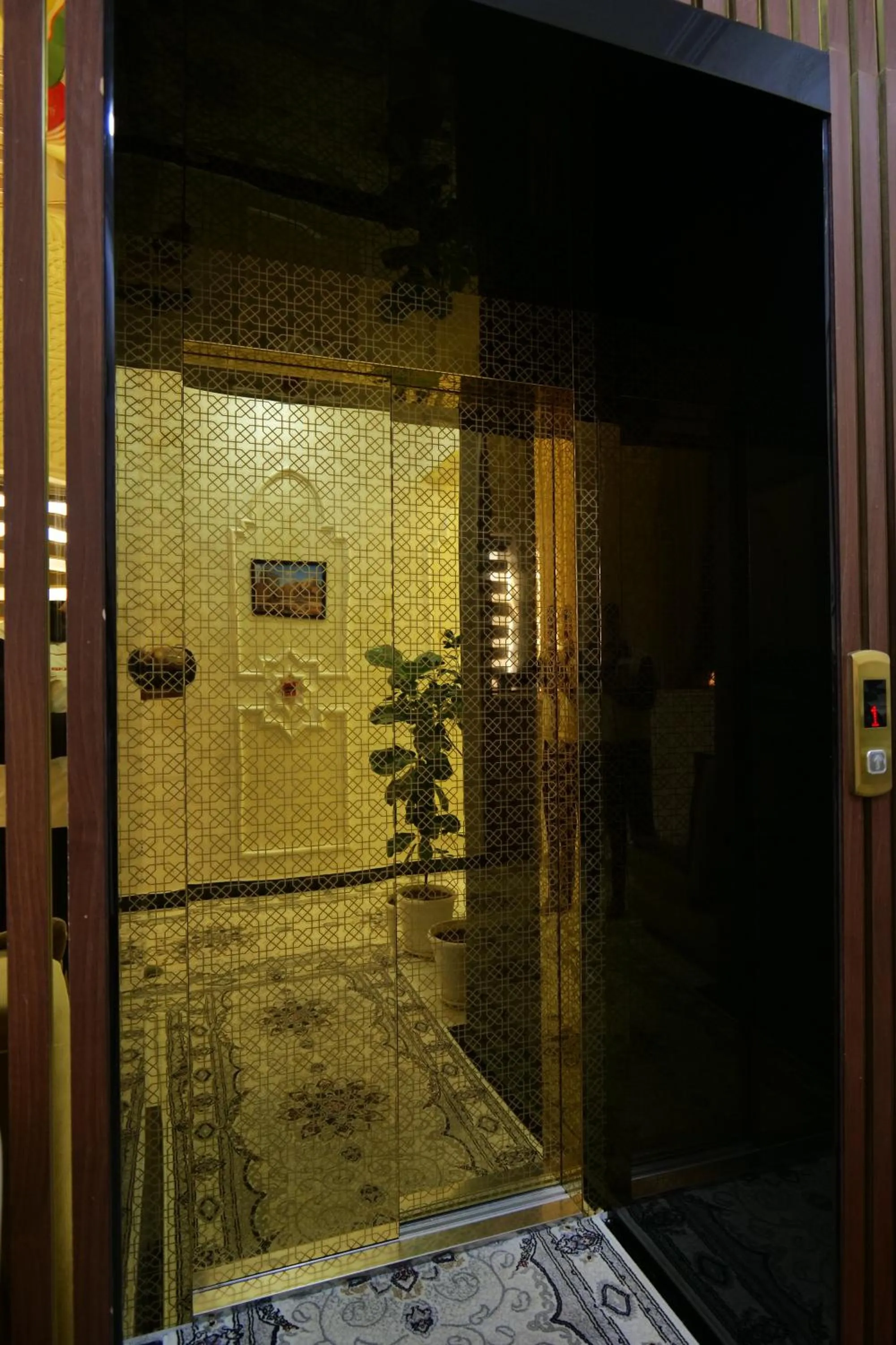 elevator in The Afrosiyob Ok