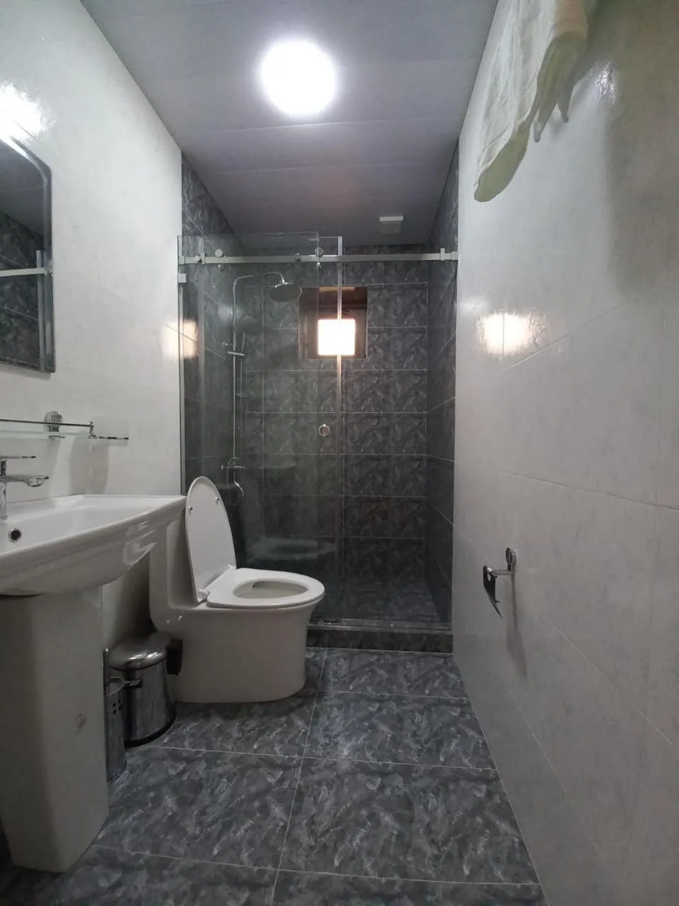 Shower in The Afrosiyob Ok