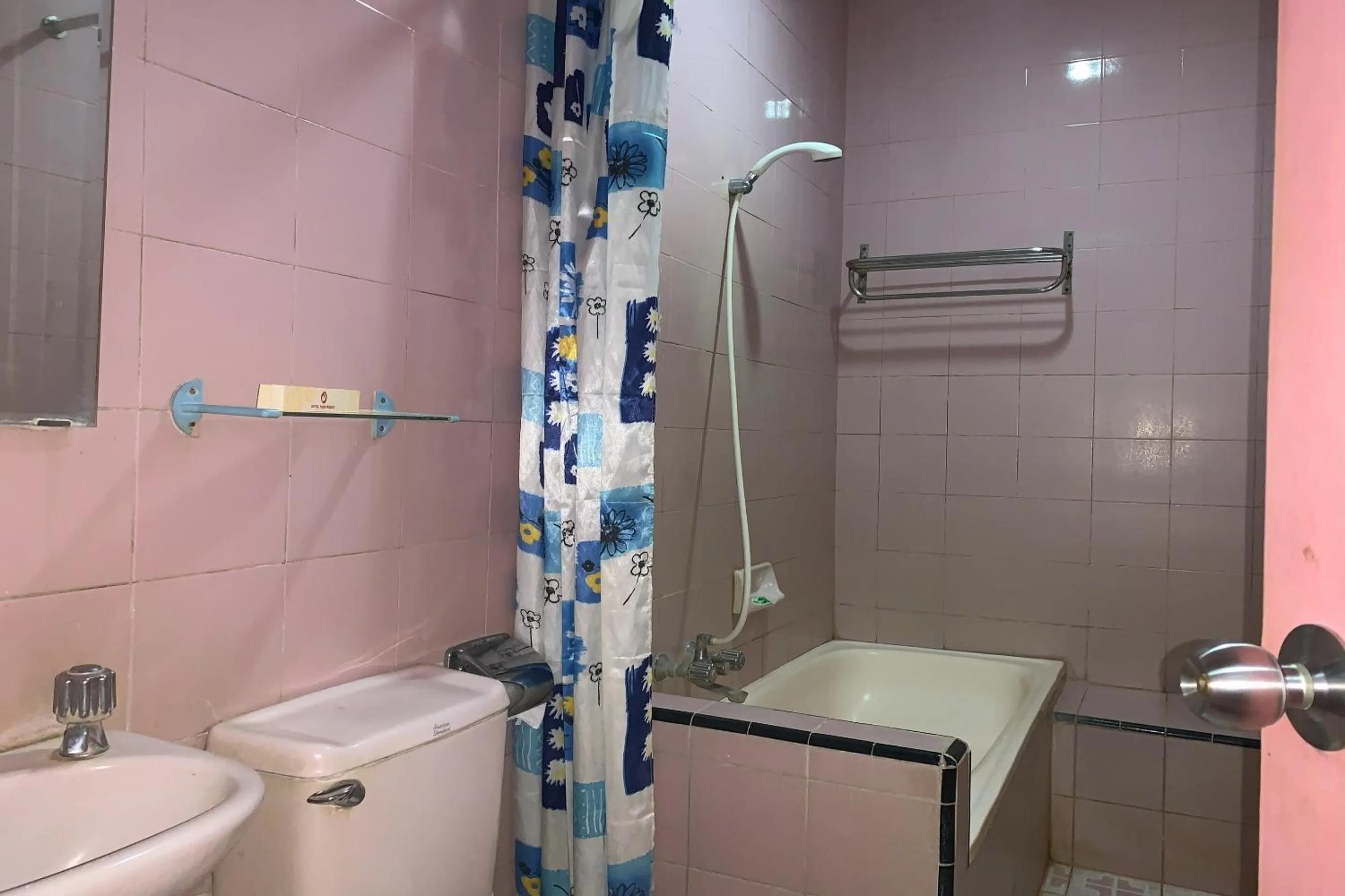 Bathroom in Hotel O Pondok Baruga 777 Near Sarewo Musik Studio Kendari