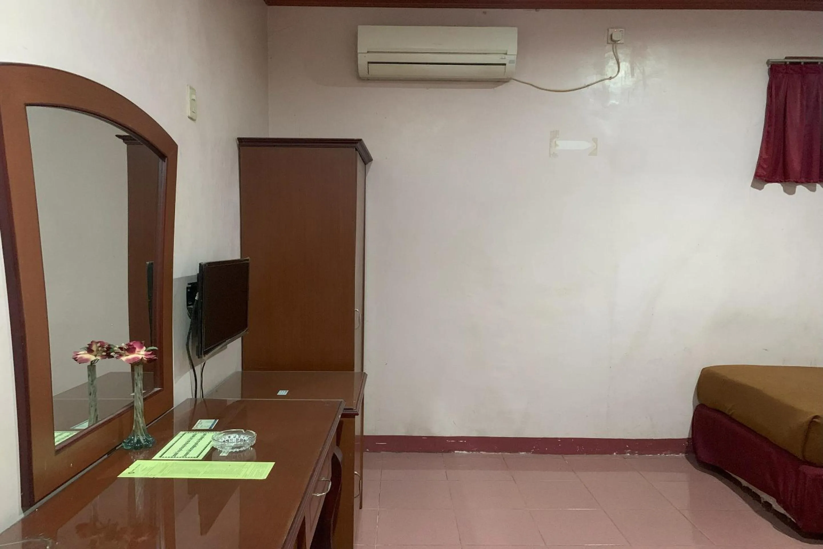 Bedroom in Hotel O Pondok Baruga 777 Near Sarewo Musik Studio Kendari