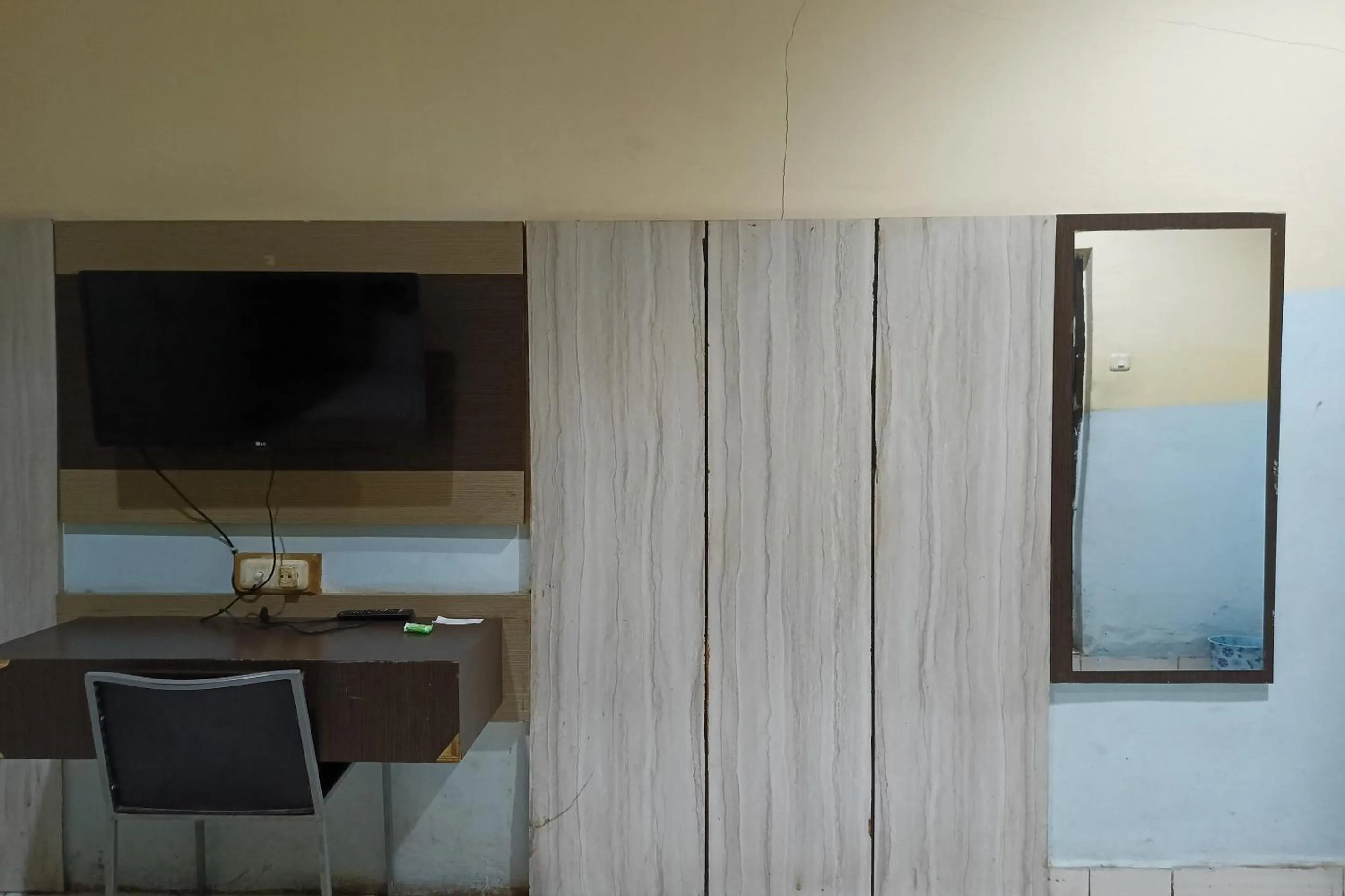 Bedroom in Hotel O Karunia Kost & PenginapanNearSiring Marabahan (Ulek Barito)