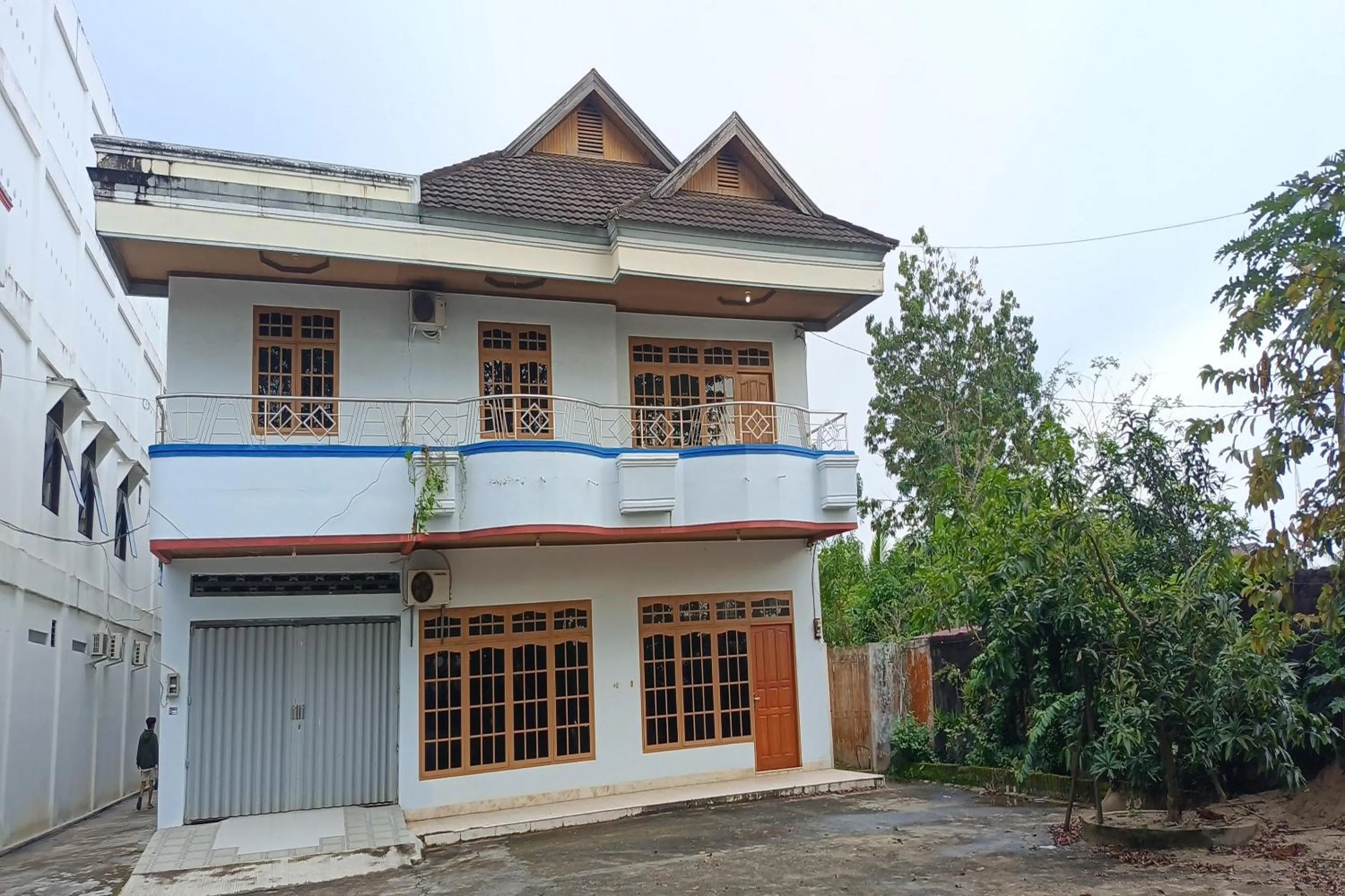 Facade/entrance in Hotel O Karunia Kost & PenginapanNearSiring Marabahan (Ulek Barito)