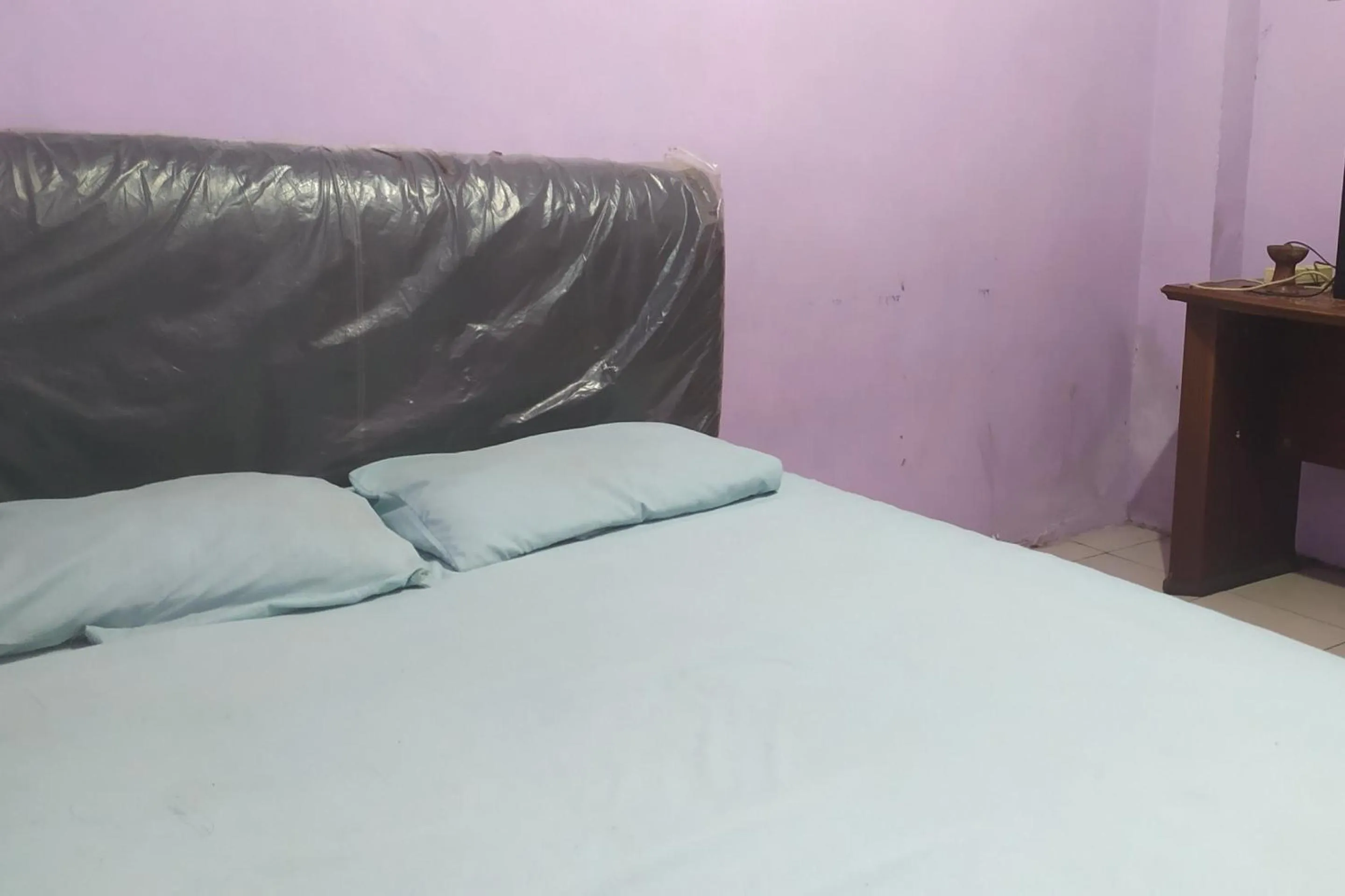 Bedroom, Bed in Hotel O Karunia Kost & PenginapanNearSiring Marabahan (Ulek Barito)