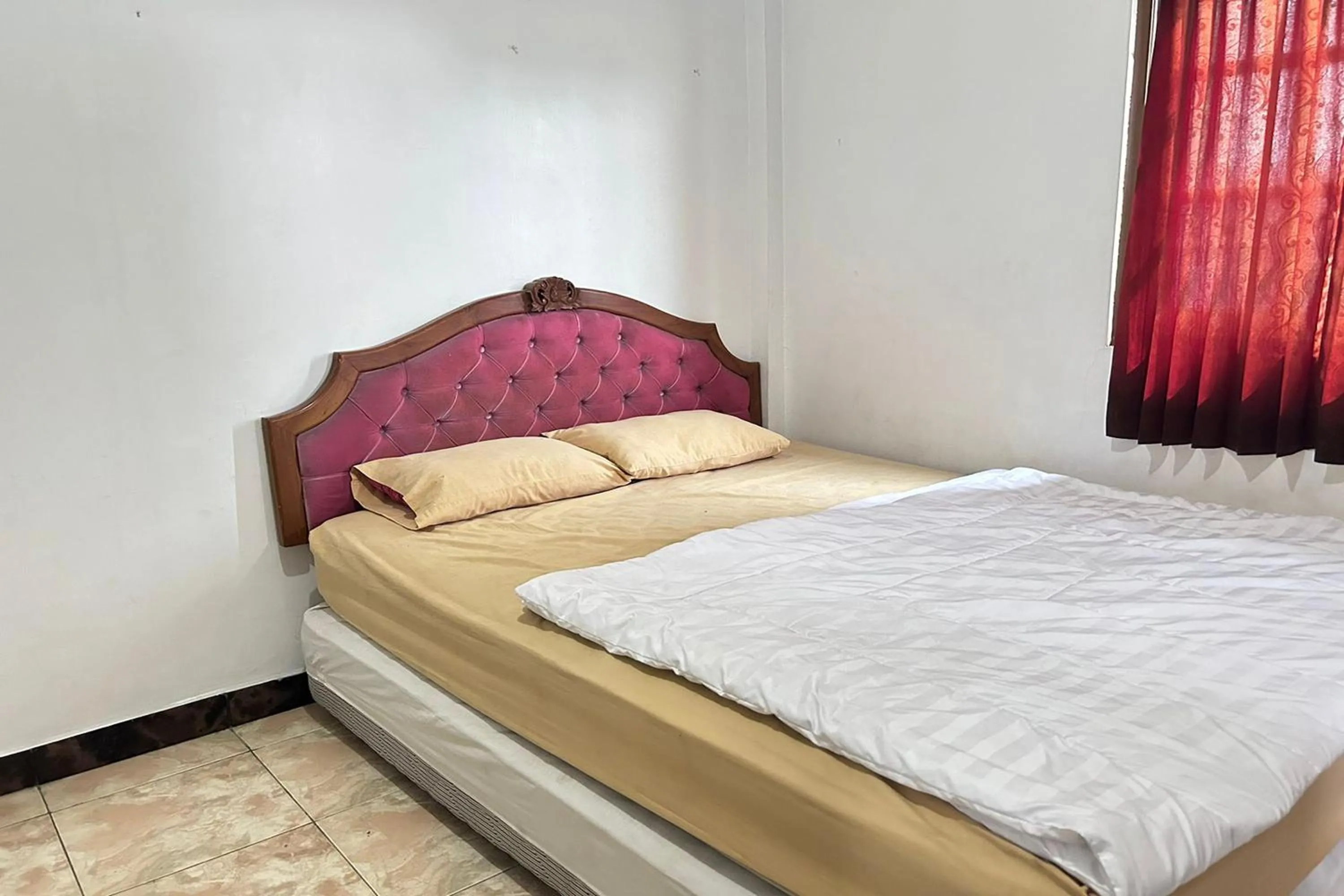 Bed in Hotel Kinasih Yogyakarta