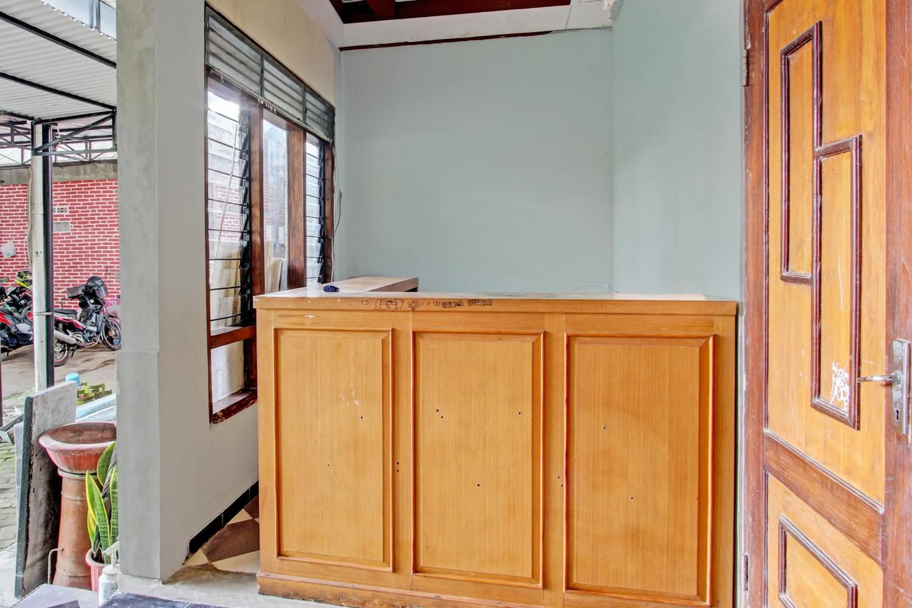 Lobby or reception in OYO 93660 New Family Hotel Syariah