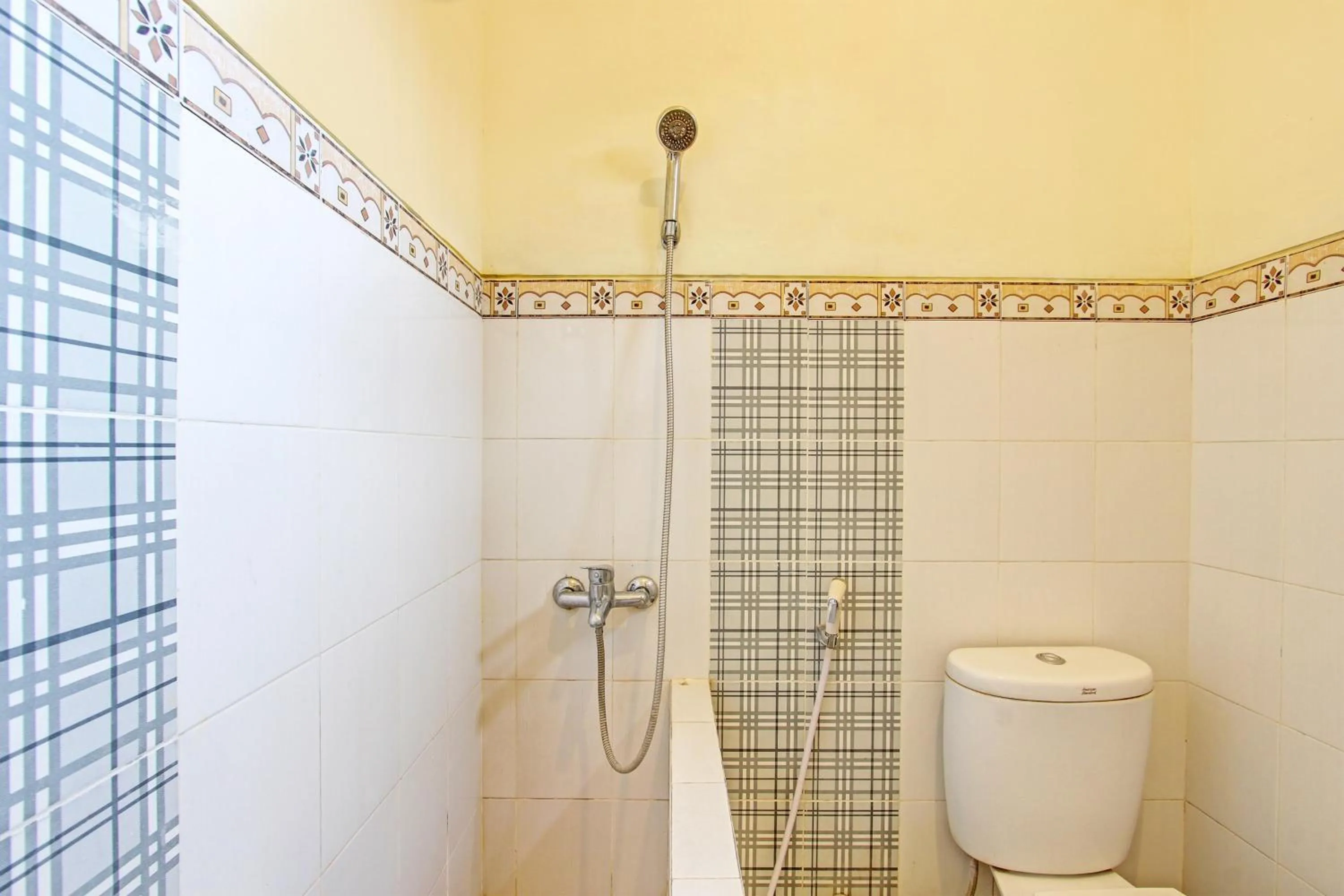 Bathroom in OYO 93660 New Family Hotel Syariah