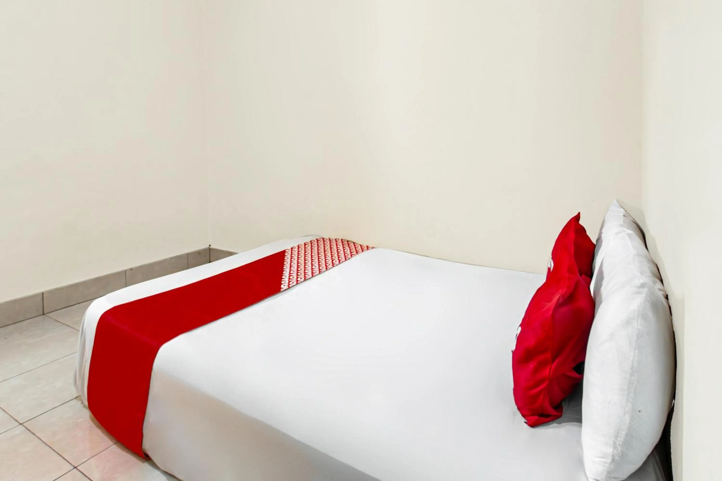 Bedroom, Bed in Hotel O Puri Batu Bolong