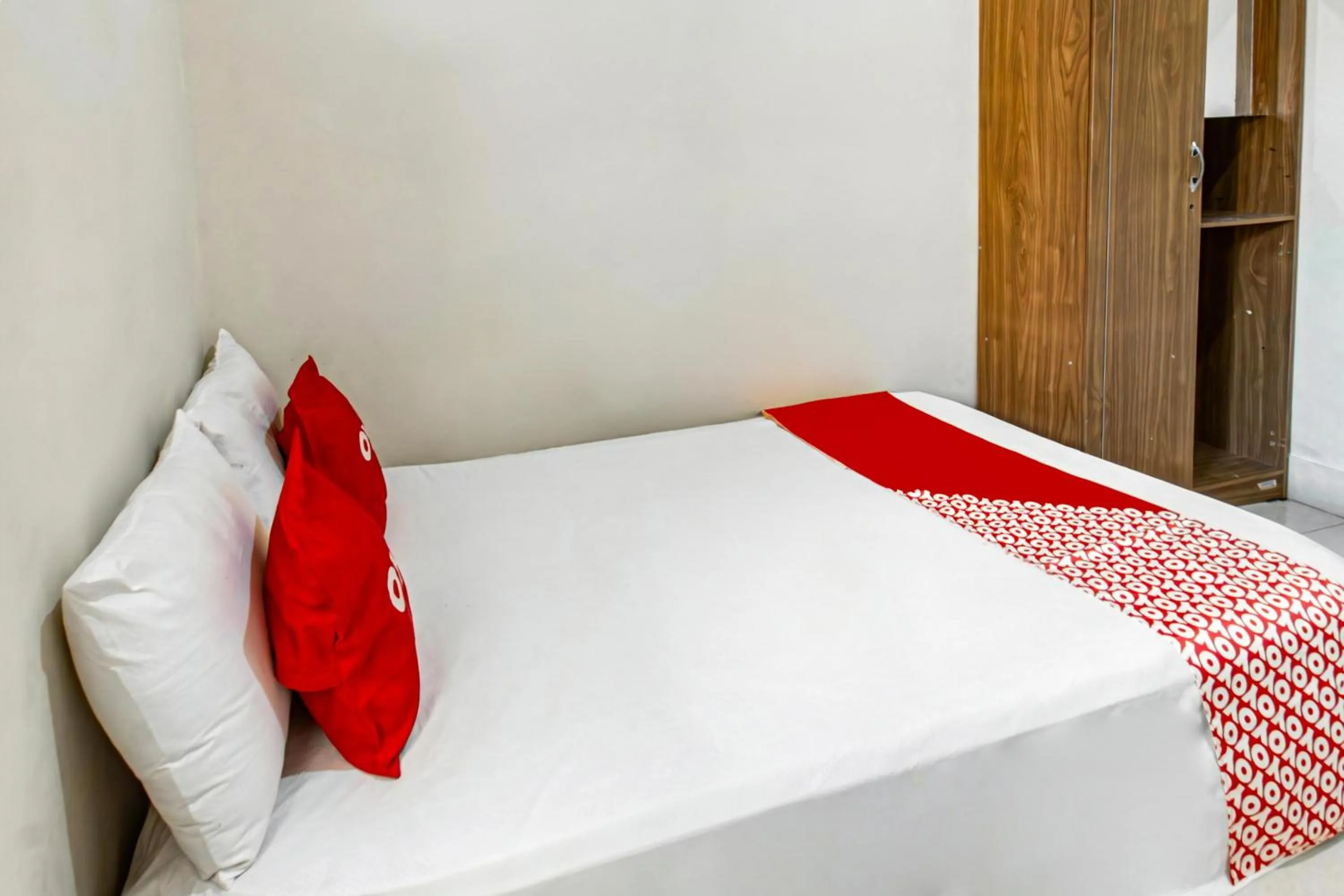 Bedroom, Bed in Hotel O Puri Batu Bolong