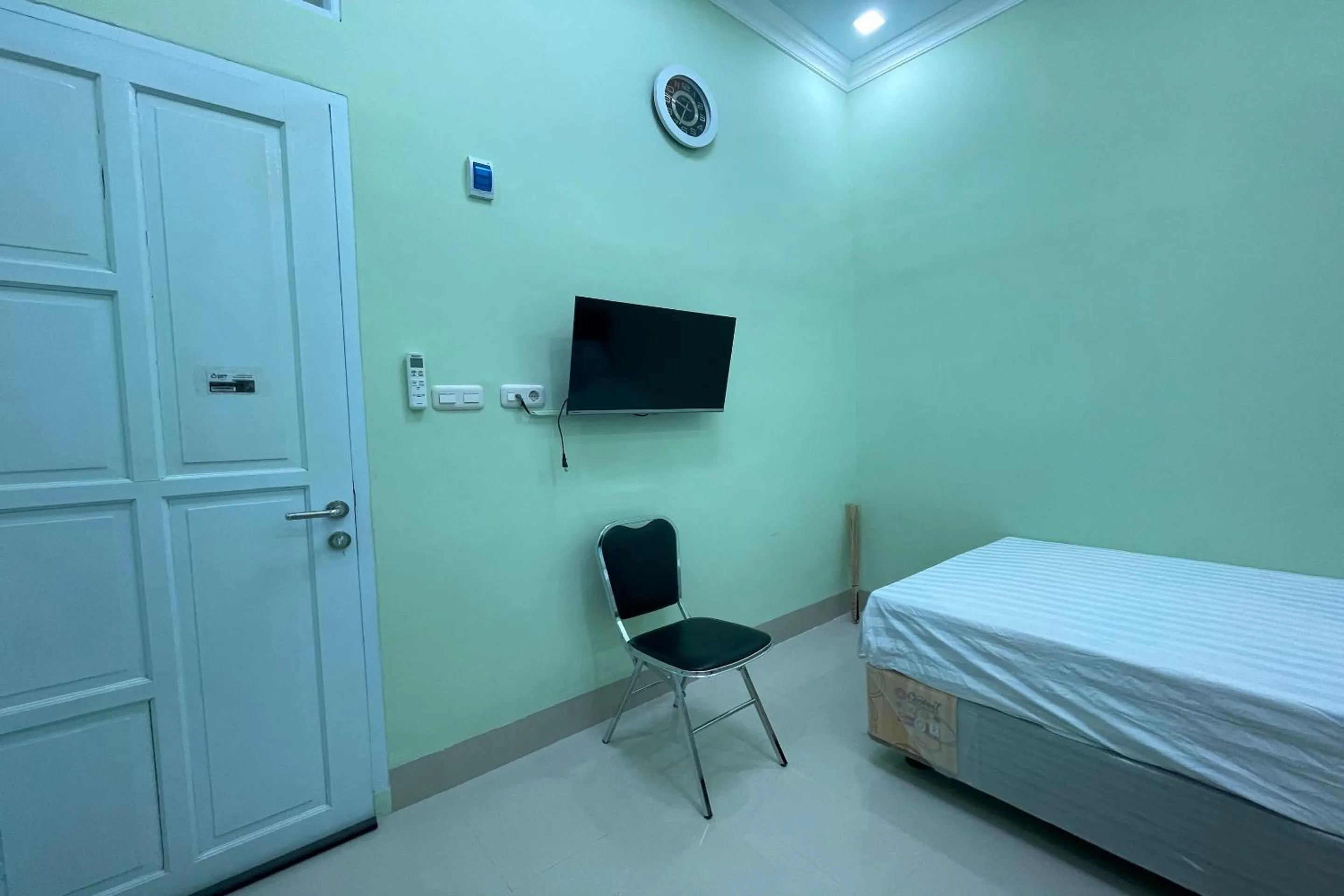 Bedroom, Bed in Hotel O Homestay Purirano