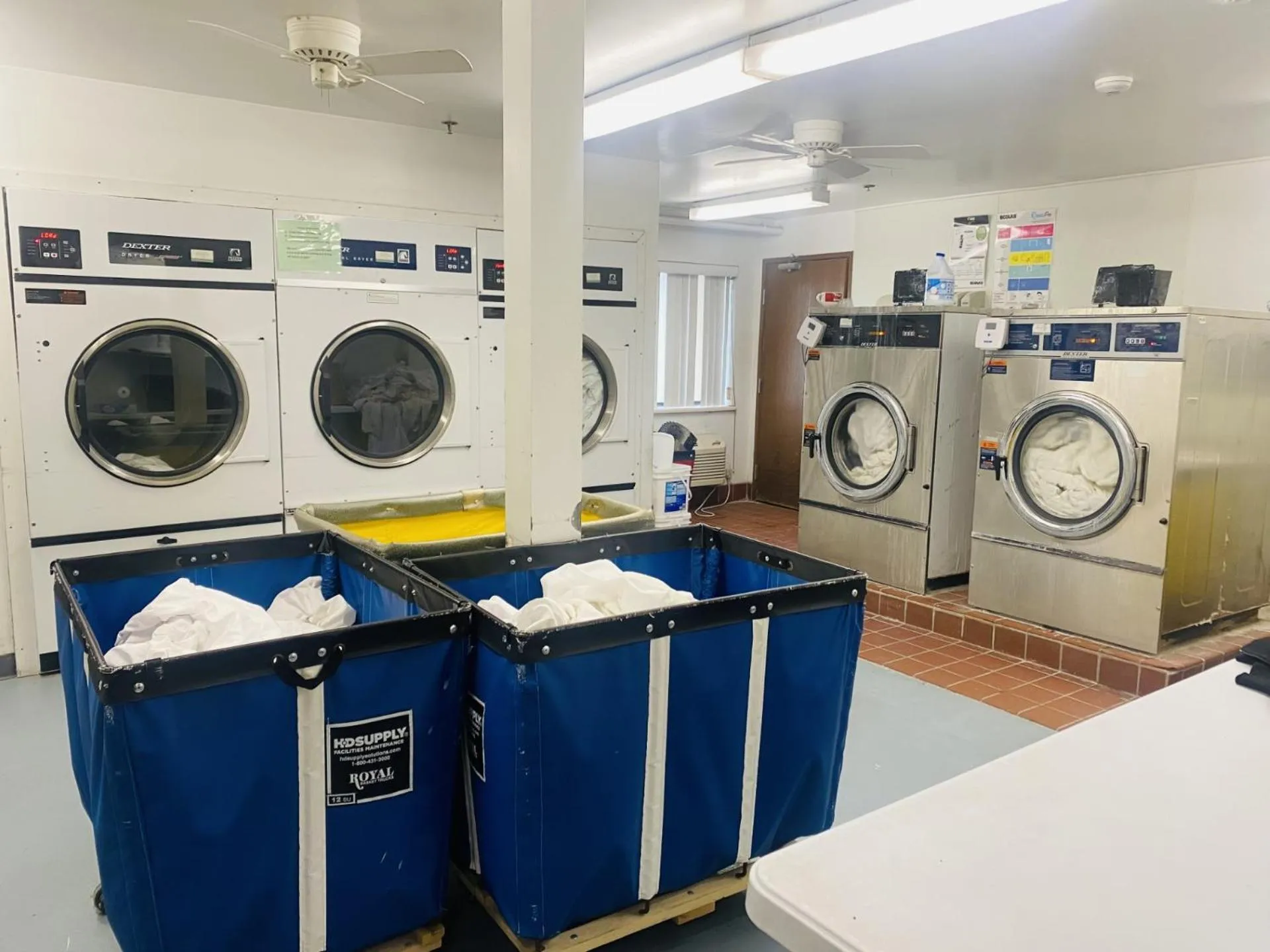 washing machine in Norwood Inn Statefair Grounds