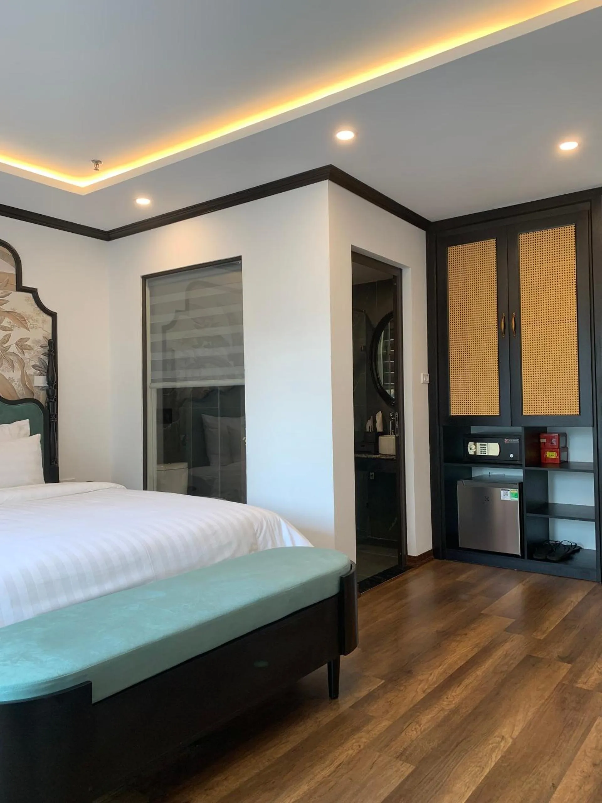 wardrobe, Bed in Aquarius Premium Hotel