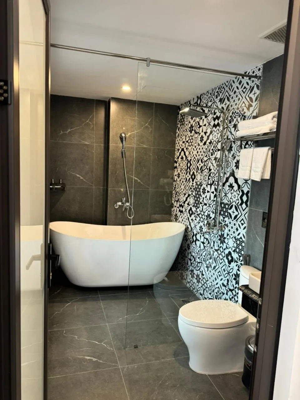 Bath in Aquarius Premium Hotel