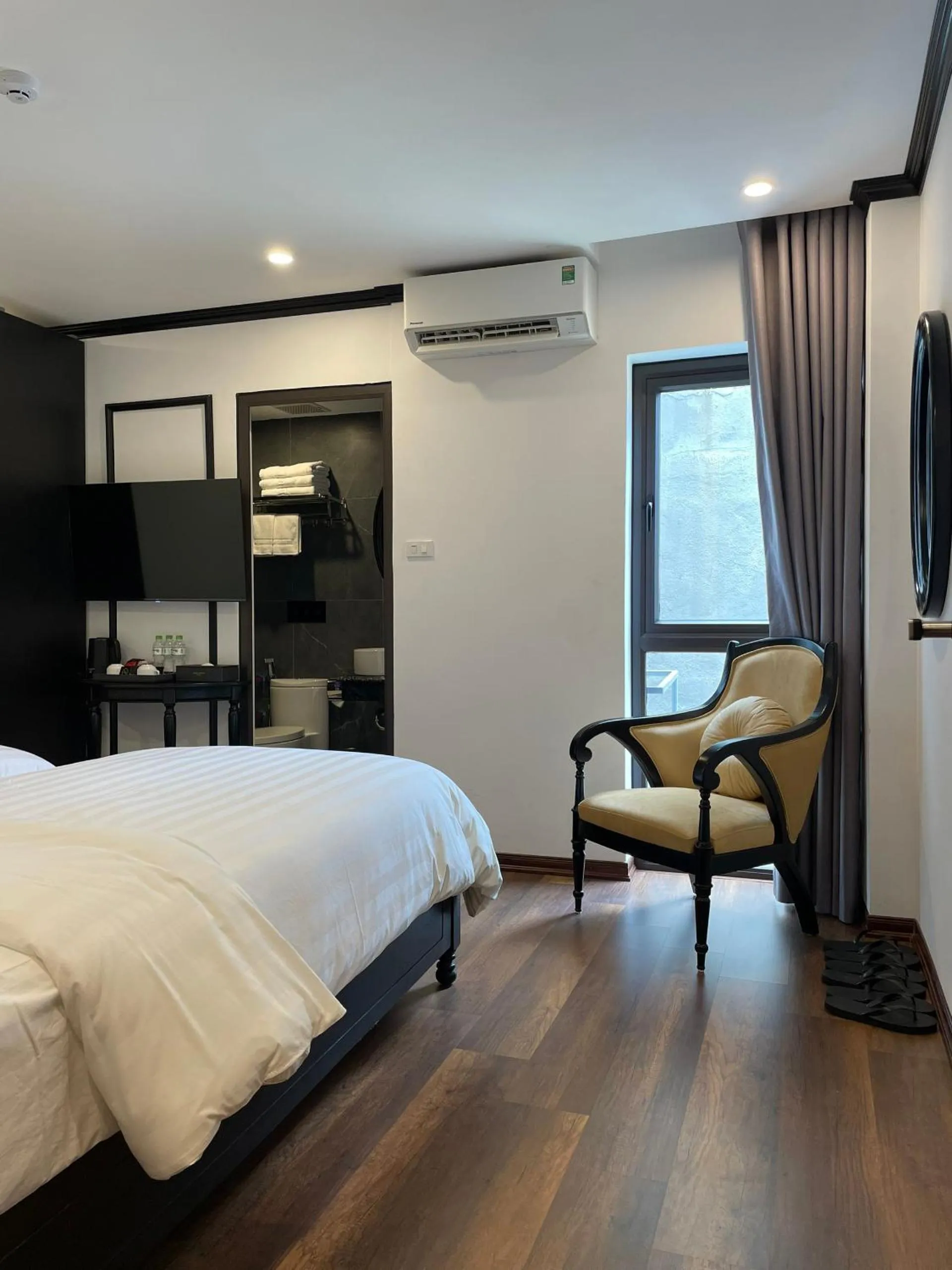 Seating area, Bed in Aquarius Premium Hotel