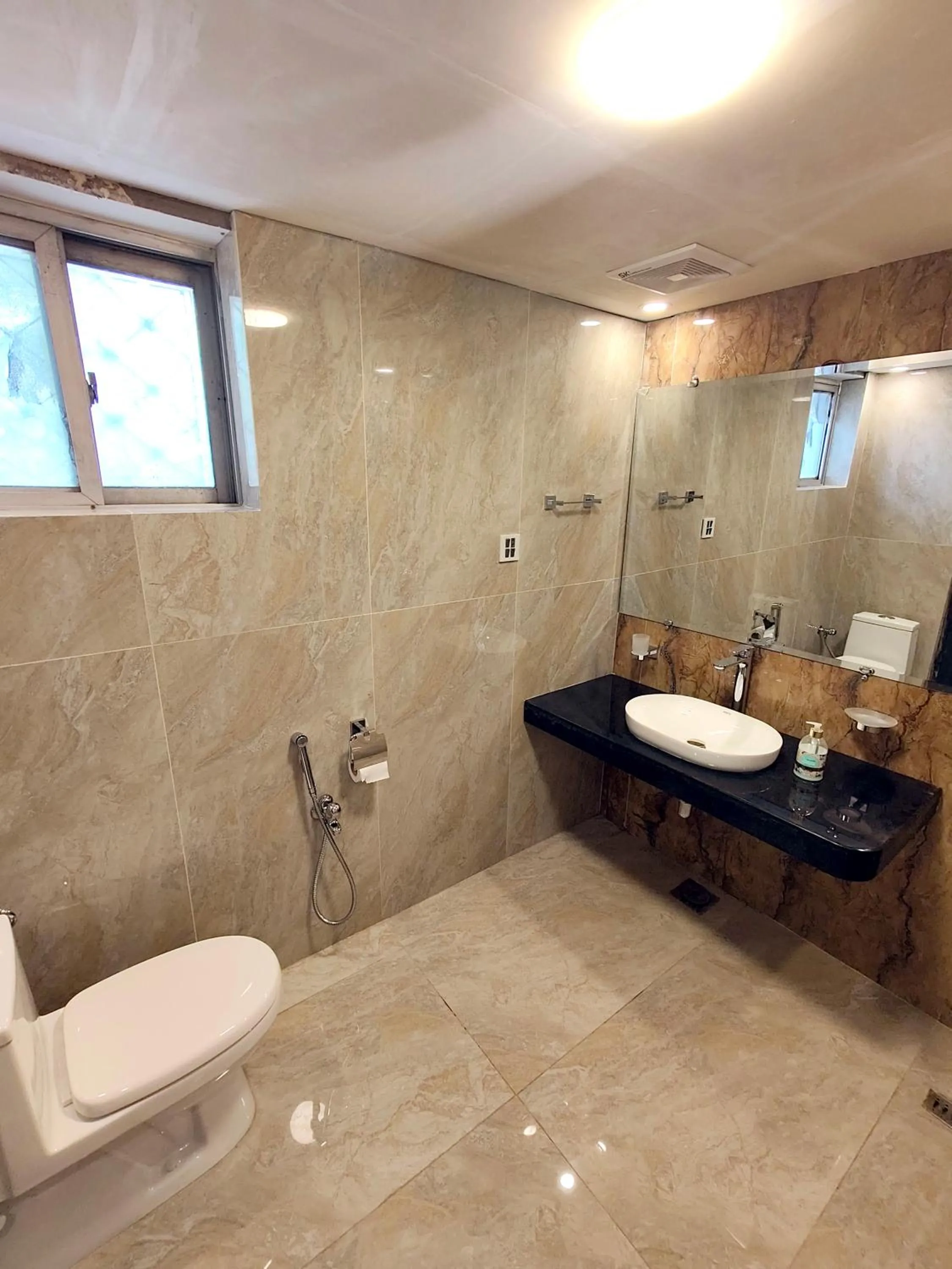 Toilet in Aleph Islamabad Guest House