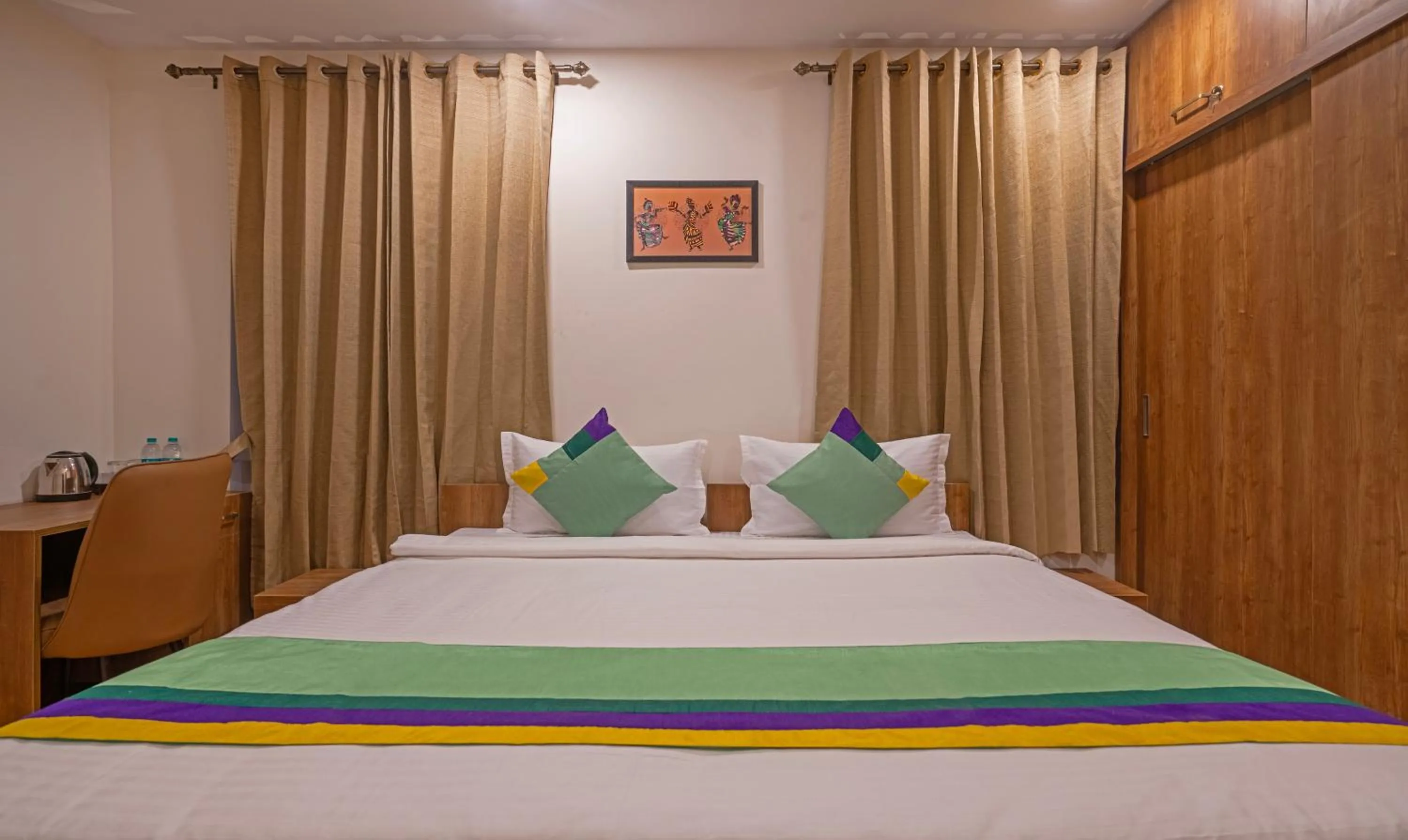 Bedroom, Bed in Treebo SY Inn, Gachibowli DLF
