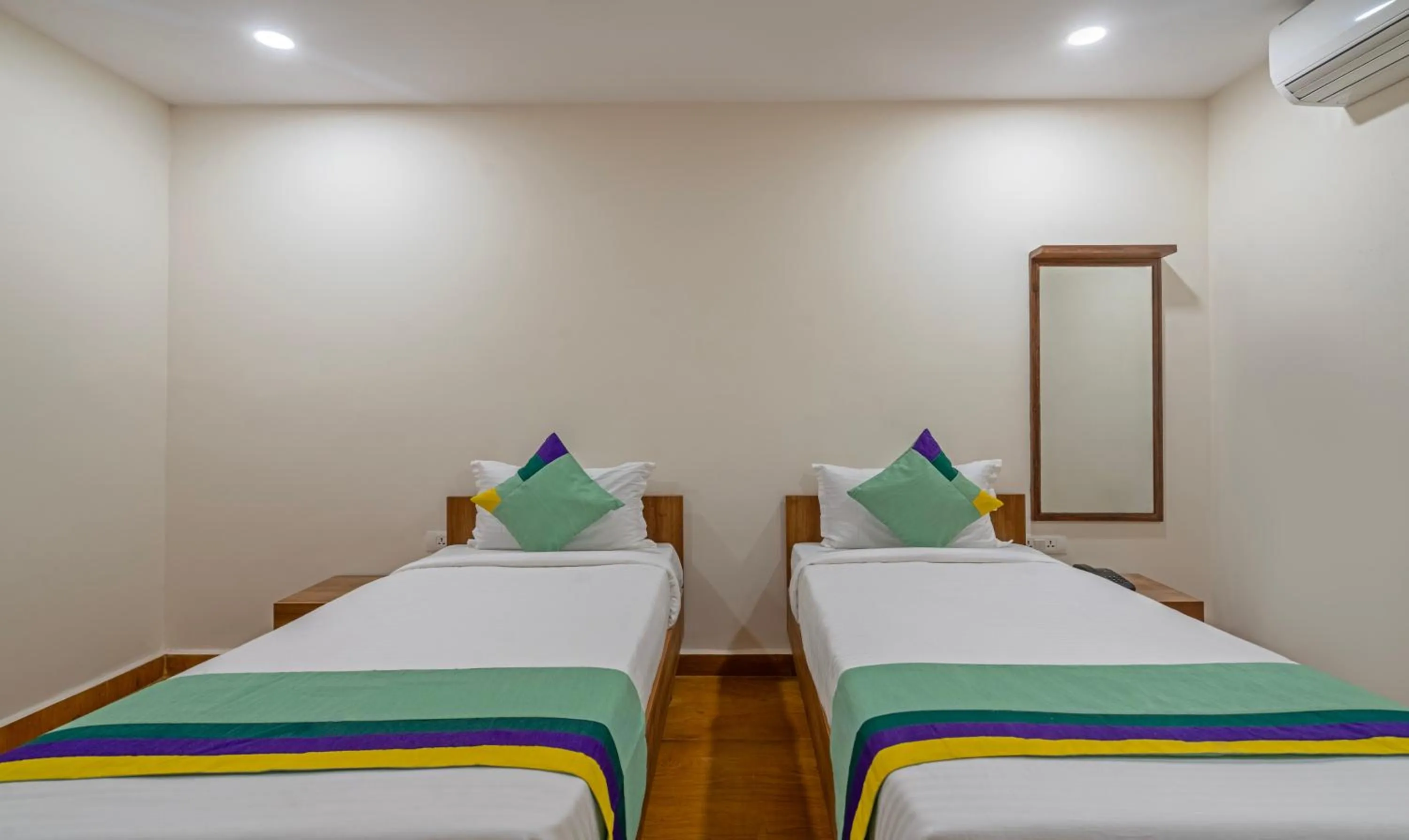 Bedroom, Bed in Treebo SY Inn, Gachibowli DLF