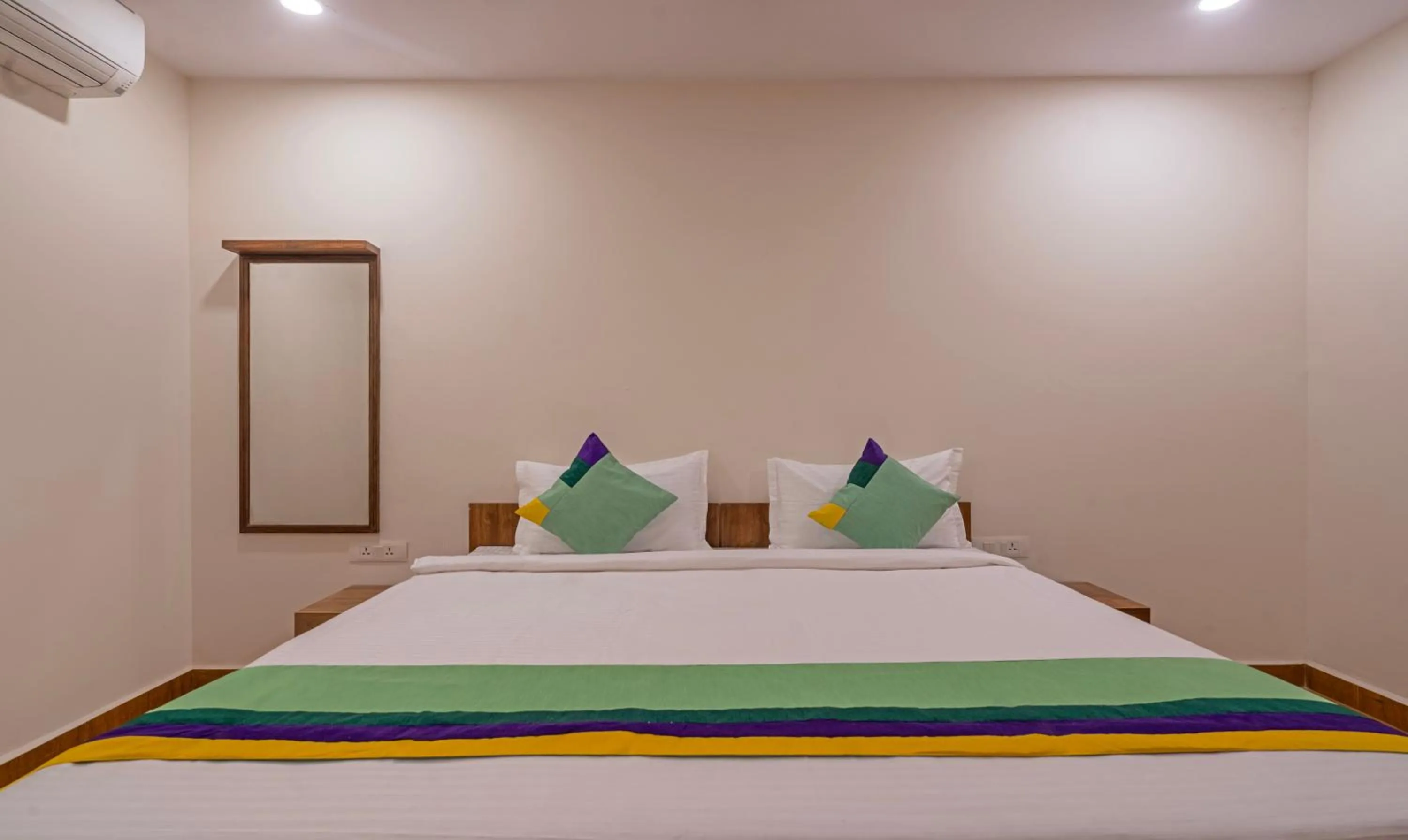 Bedroom, Bed in Treebo SY Inn, Gachibowli DLF