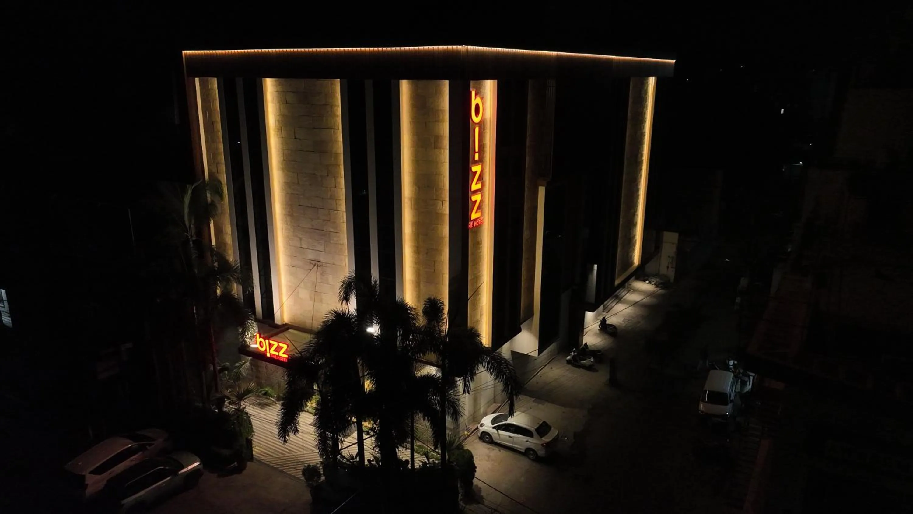 Facade/entrance in Bizz The Hotel