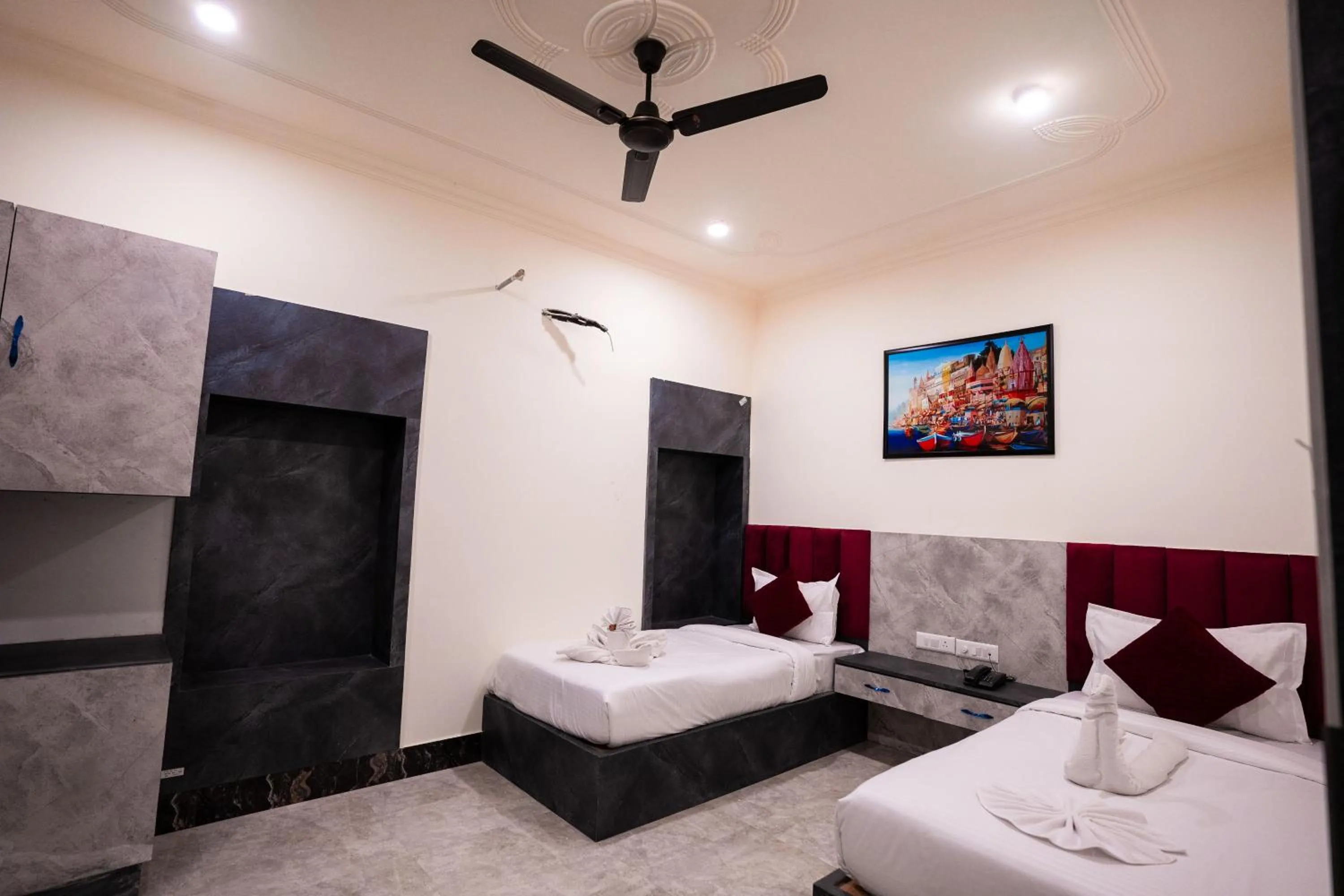 Bed in HOTEL JSR KEDAR