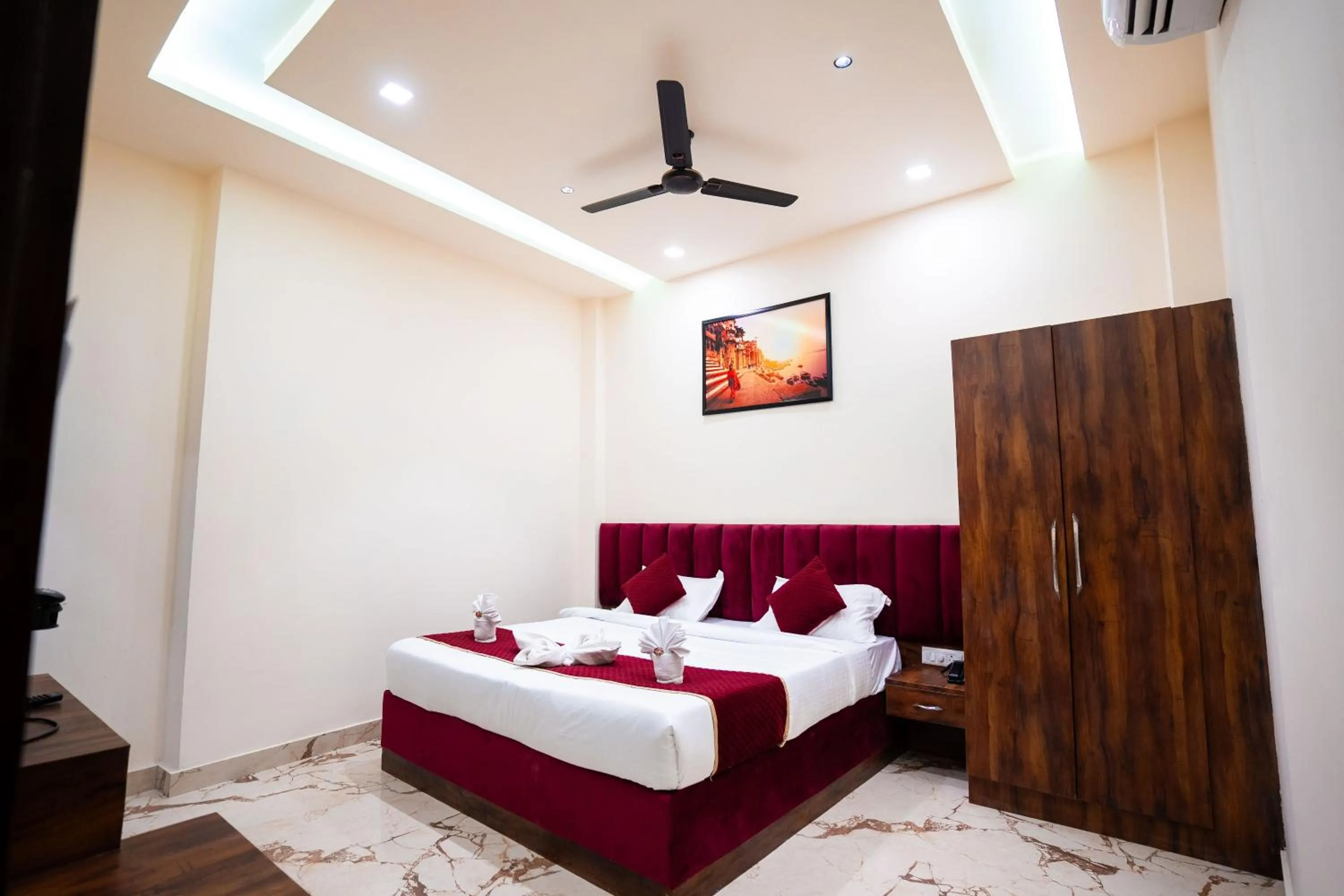 Bed in HOTEL JSR KEDAR