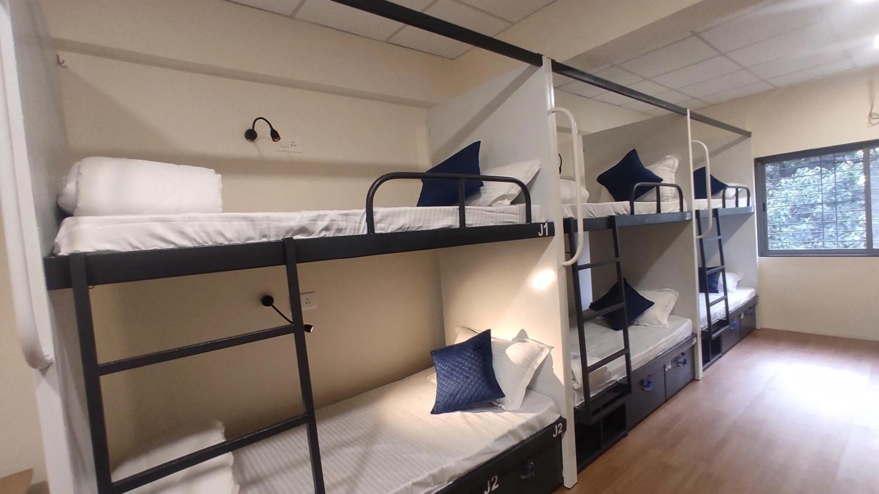 Property building, Bed in Hostells